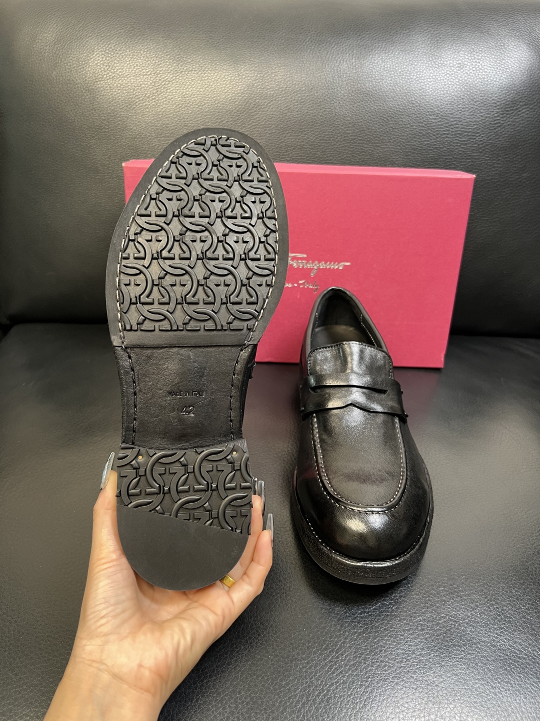 Ferragamo 高品质 顶级工艺品 菲拉格慕 专柜同步发售原厂配置，意大利进口原版牛皮，进口水染牛里