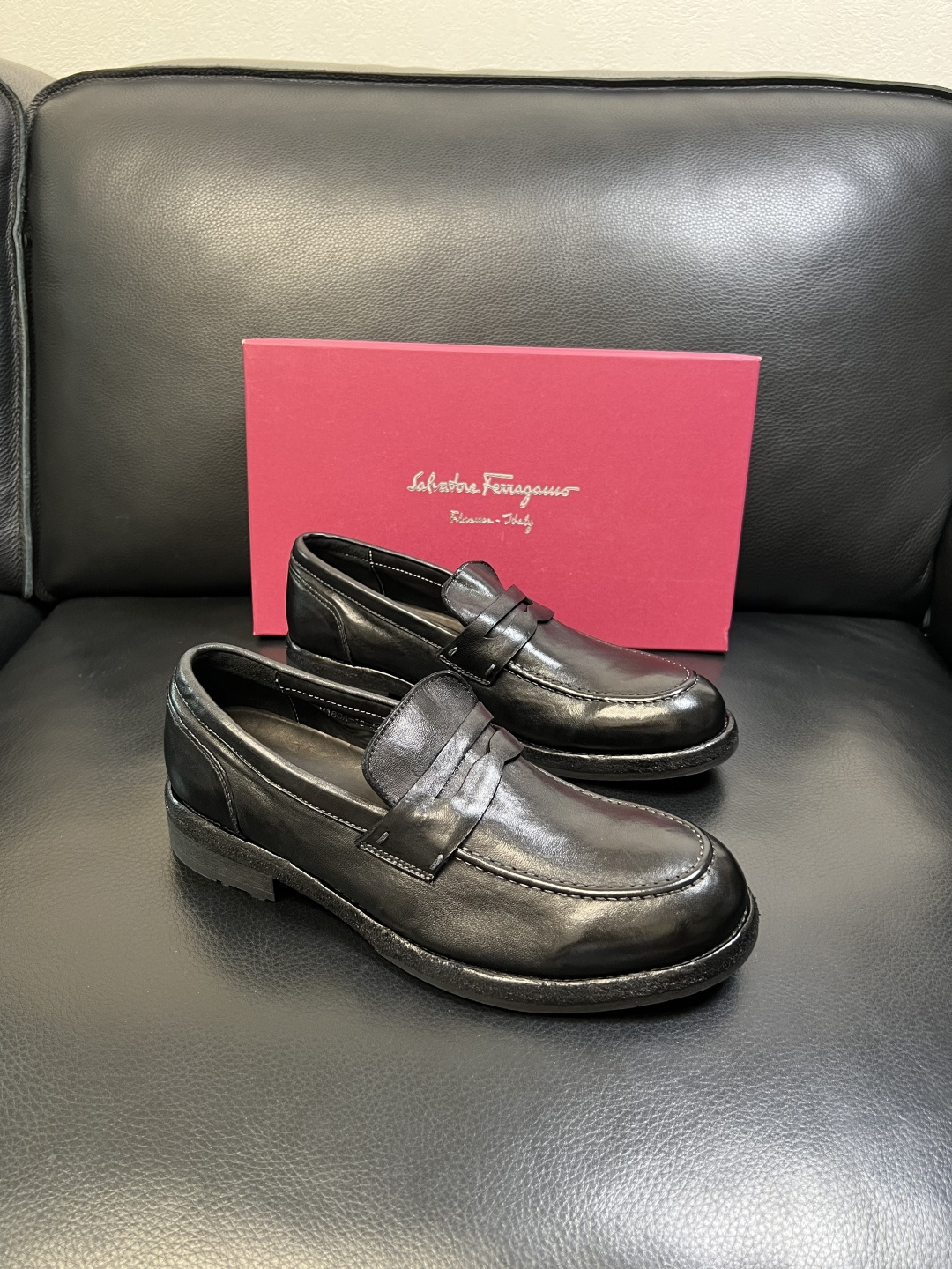 Ferragamo 高品质 顶级工艺品 菲拉格慕 专柜同步发售原厂配置，意大利进口原版牛皮，进口水染牛里