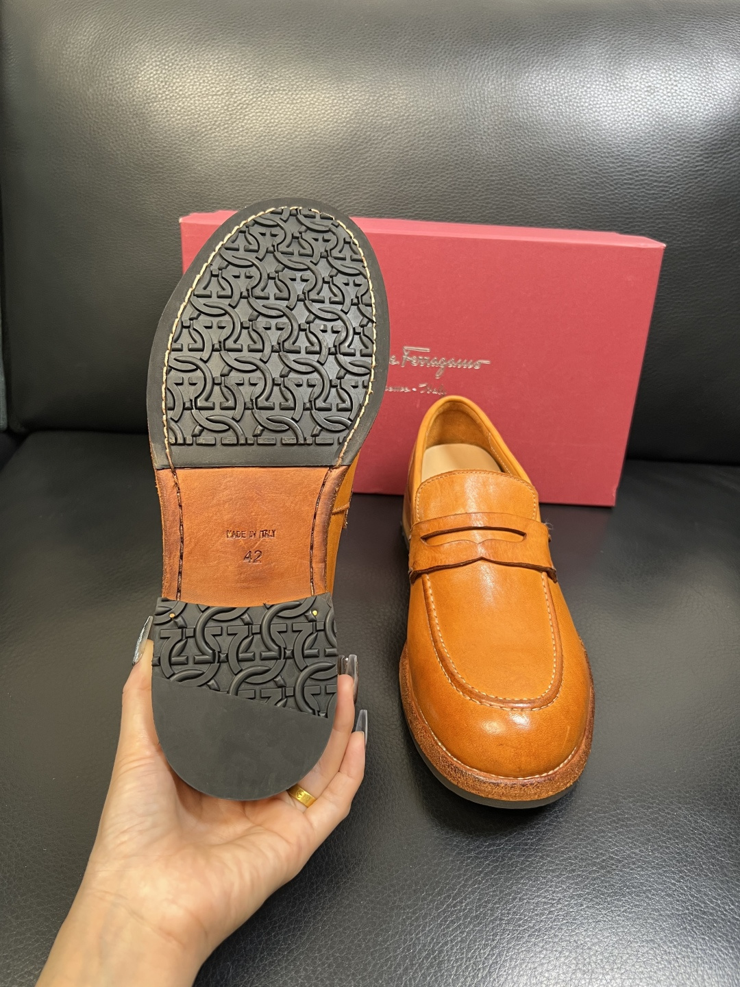 Ferragamo 高品质 顶级工艺品 菲拉格慕 专柜同步发售原厂配置，意大利进口原版牛皮，进口水染牛里