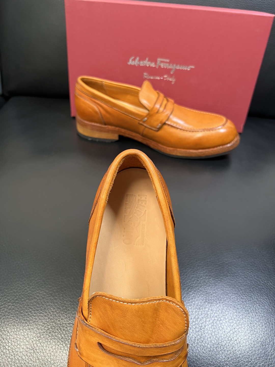 Ferragamo 高品质 顶级工艺品 菲拉格慕 专柜同步发售原厂配置，意大利进口原版牛皮，进口水染牛里