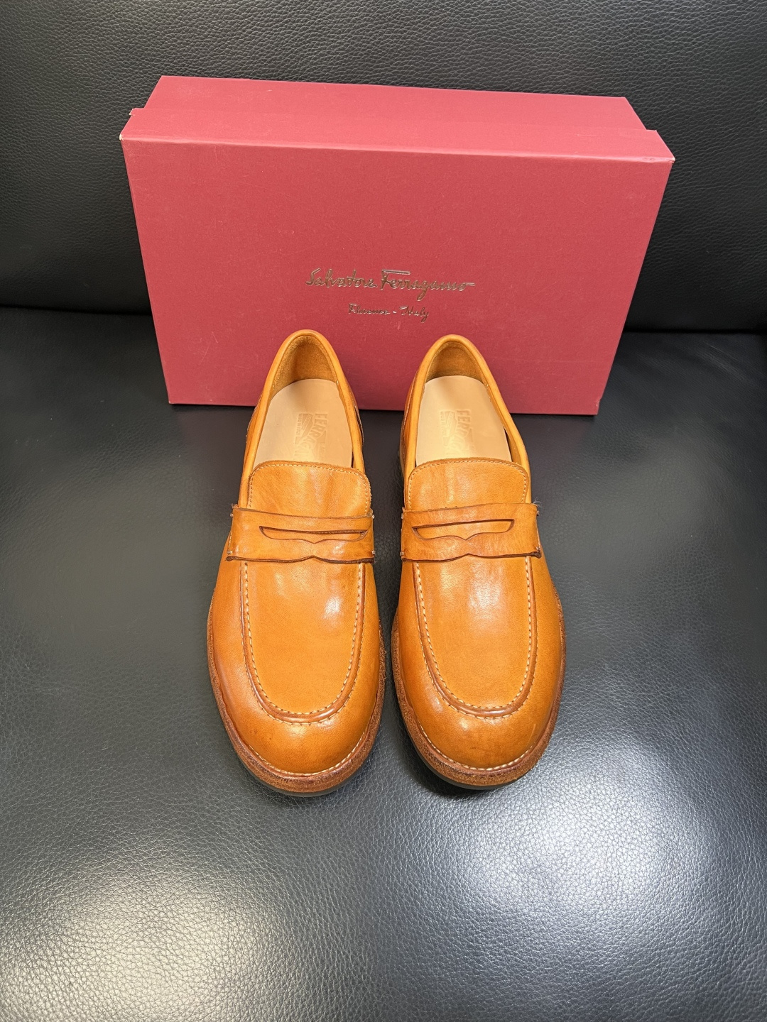 Ferragamo 高品质 顶级工艺品 菲拉格慕 专柜同步发售原厂配置，意大利进口原版牛皮，进口水染牛里