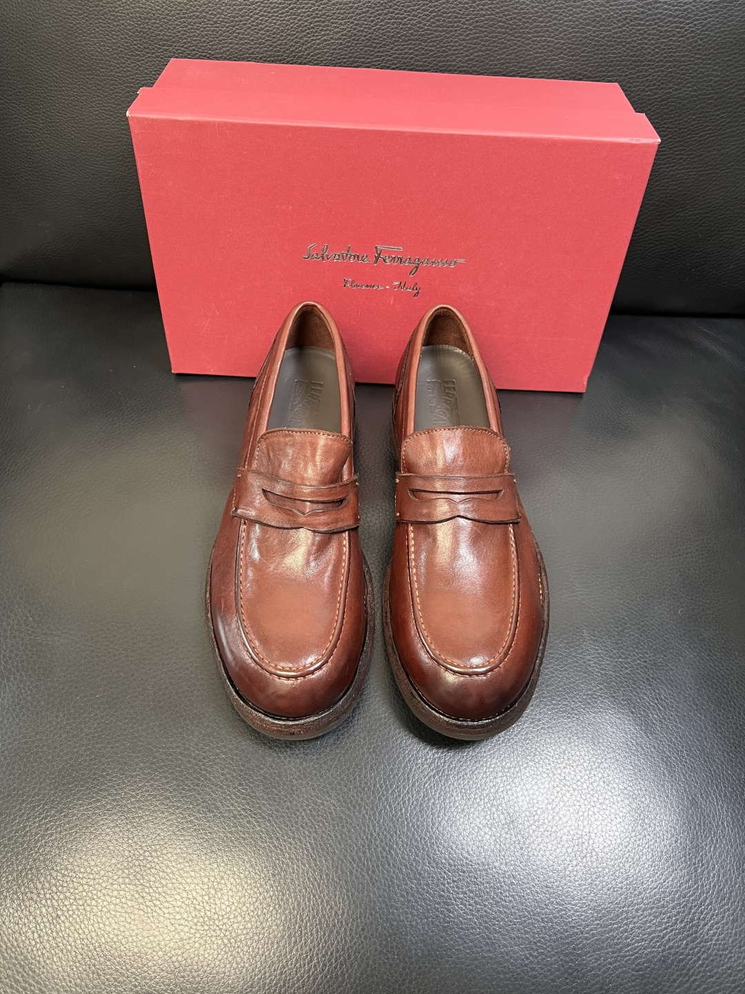 Ferragamo 高品质 顶级工艺品 菲拉格慕 专柜同步发售原厂配置，意大利进口原版牛皮，进口水染牛里