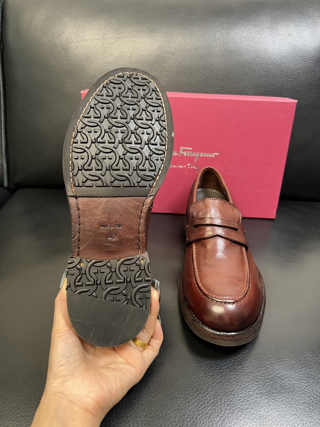 Ferragamo 高品质 顶级工艺品 菲拉格慕 专柜同步发售原厂配置，意大利进口原版牛皮，进口水染牛里