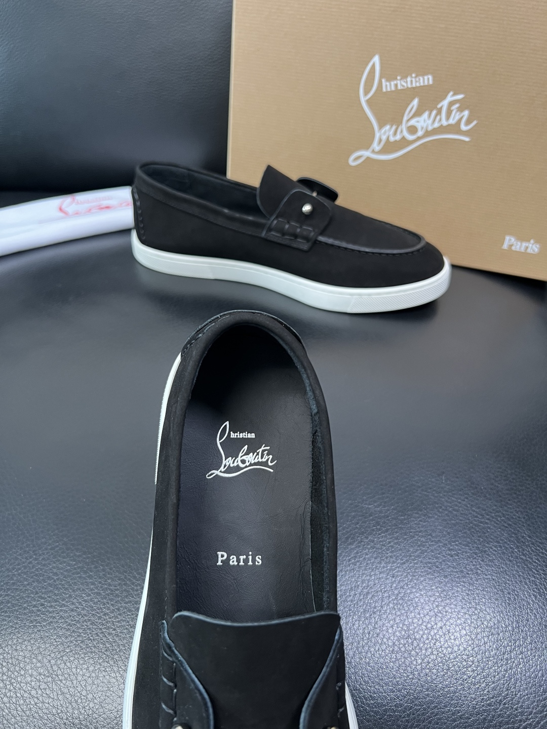 christian louboutin 高品质 顶级工艺品 CL红底 专柜同步原厂配置，意大利进口牛皮面