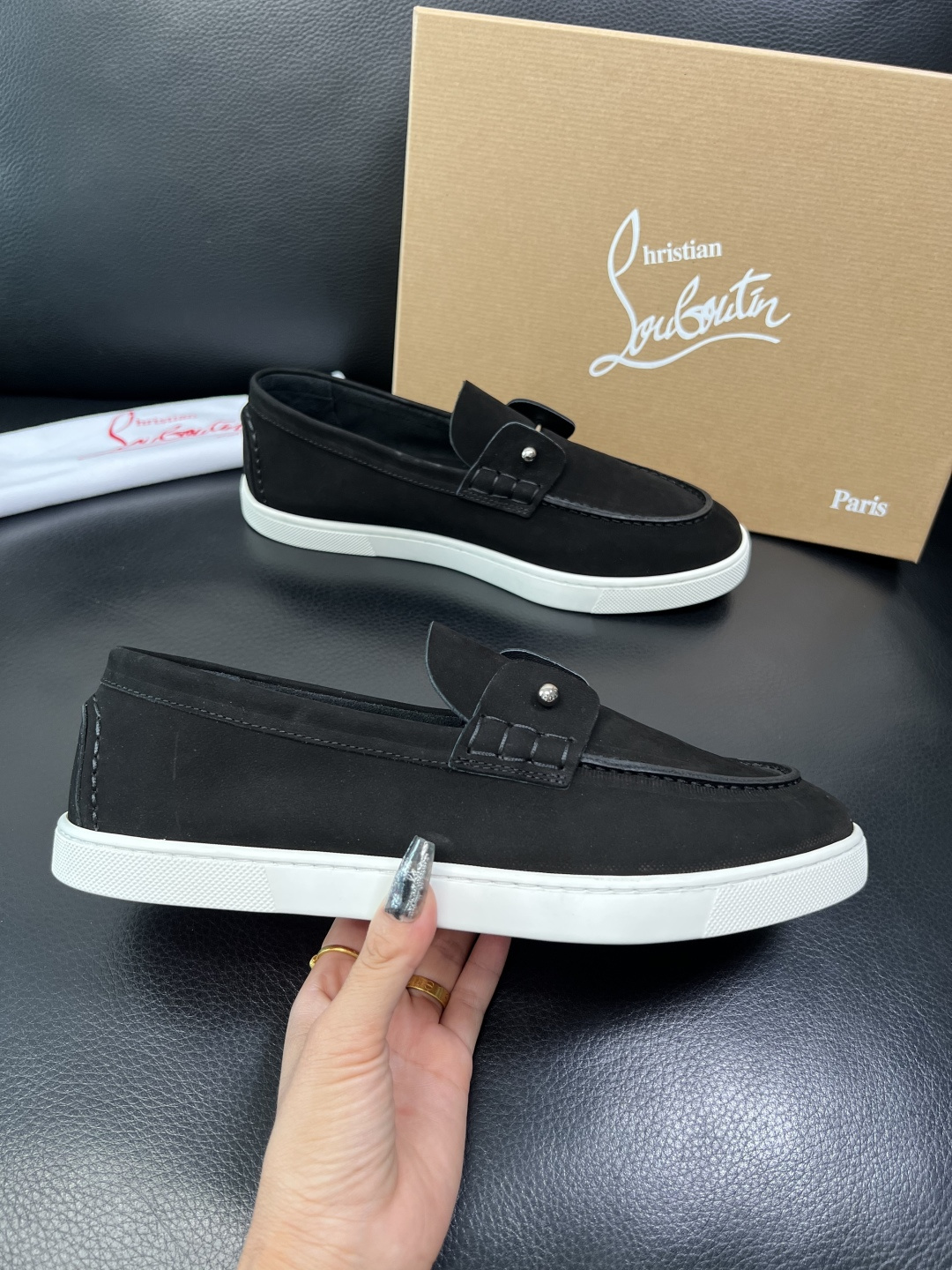 christian louboutin 高品质 顶级工艺品 CL红底 专柜同步原厂配置，意大利进口牛皮面