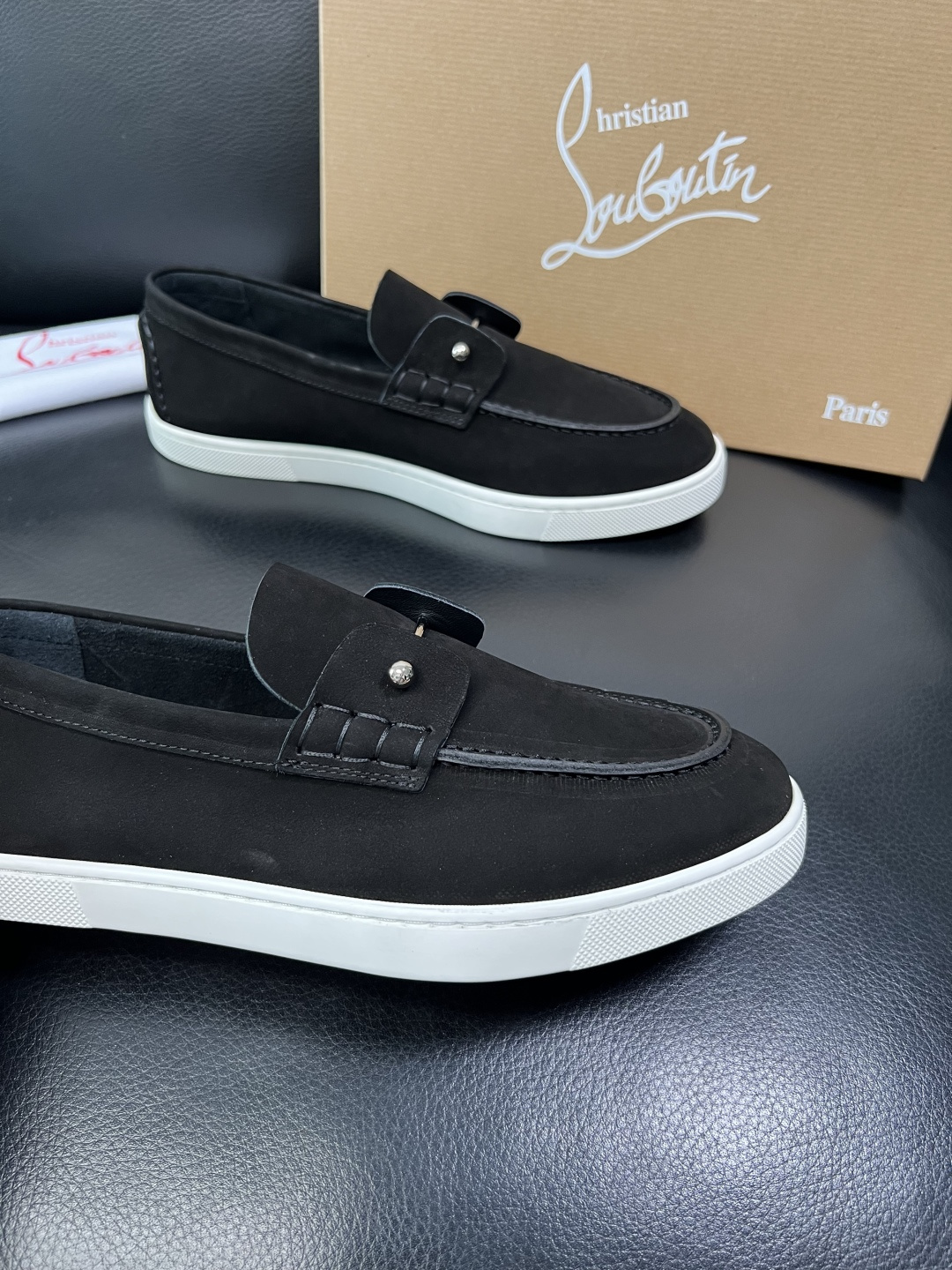 christian louboutin 高品质 顶级工艺品 CL红底 专柜同步原厂配置，意大利进口牛皮面