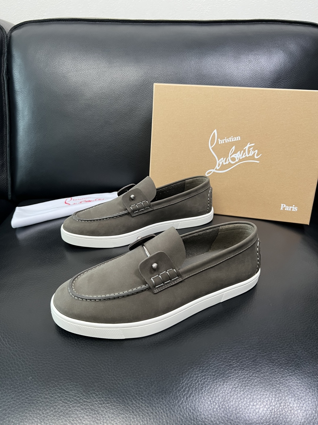 christian louboutin 高品质 顶级工艺品 CL红底 专柜同步原厂配置，意大利进口牛皮面