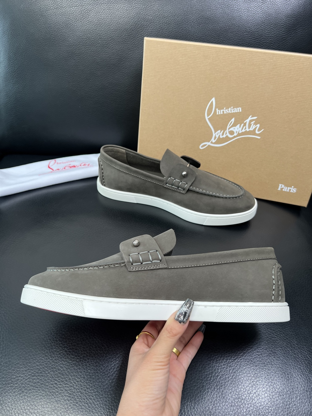 christian louboutin 高品质 顶级工艺品 CL红底 专柜同步原厂配置，意大利进口牛皮面