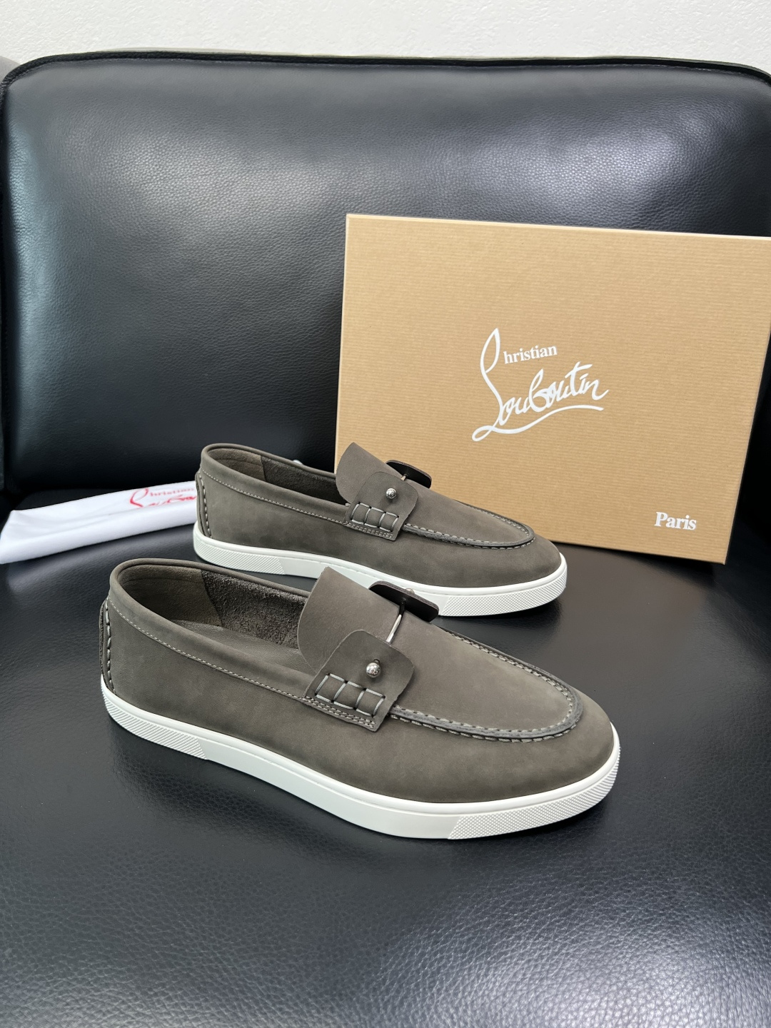 christian louboutin 高品质 顶级工艺品 CL红底 专柜同步原厂配置，意大利进口牛皮面