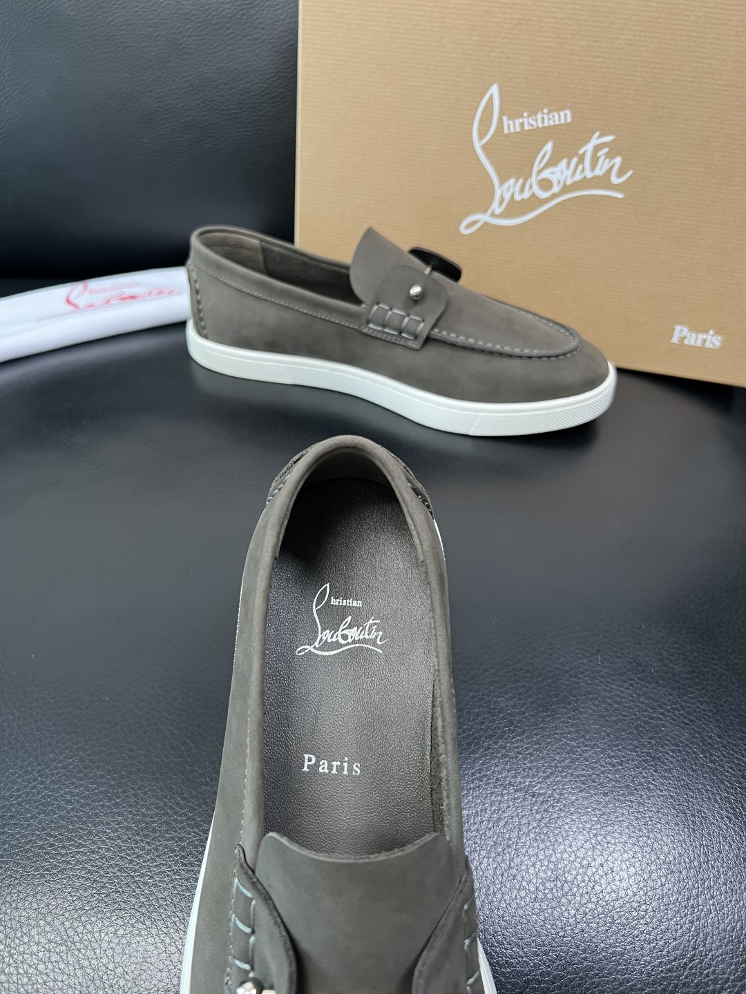 christian louboutin 高品质 顶级工艺品 CL红底 专柜同步原厂配置，意大利进口牛皮面