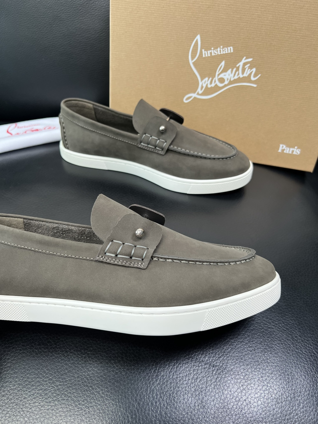 christian louboutin 高品质 顶级工艺品 CL红底 专柜同步原厂配置，意大利进口牛皮面