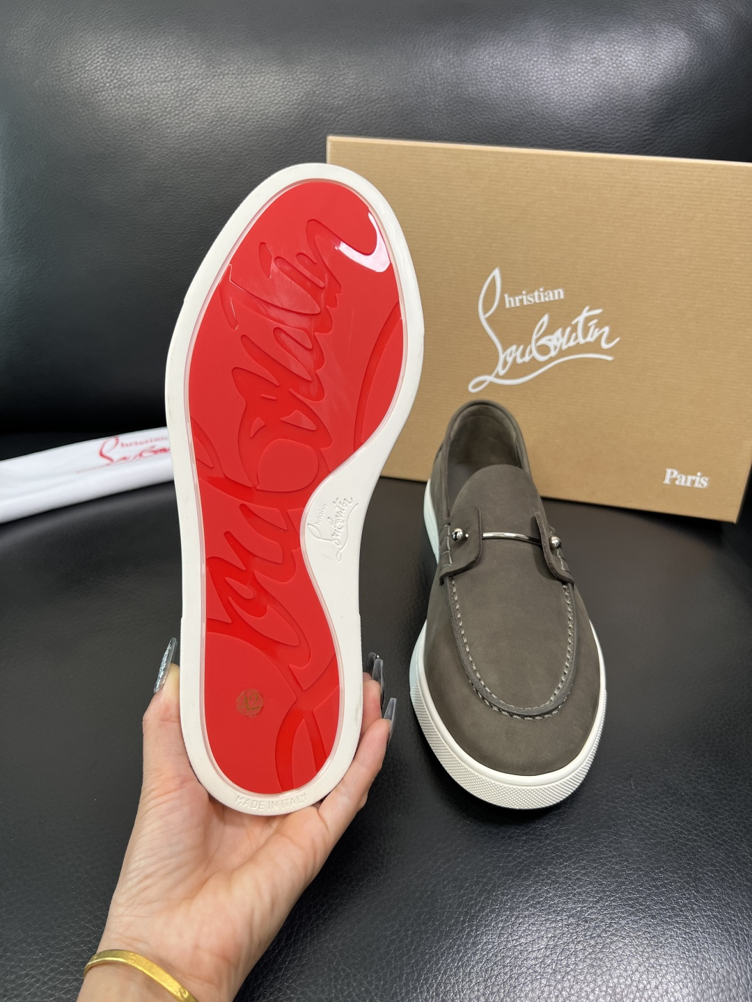 christian louboutin 高品质 顶级工艺品 CL红底 专柜同步原厂配置，意大利进口牛皮面