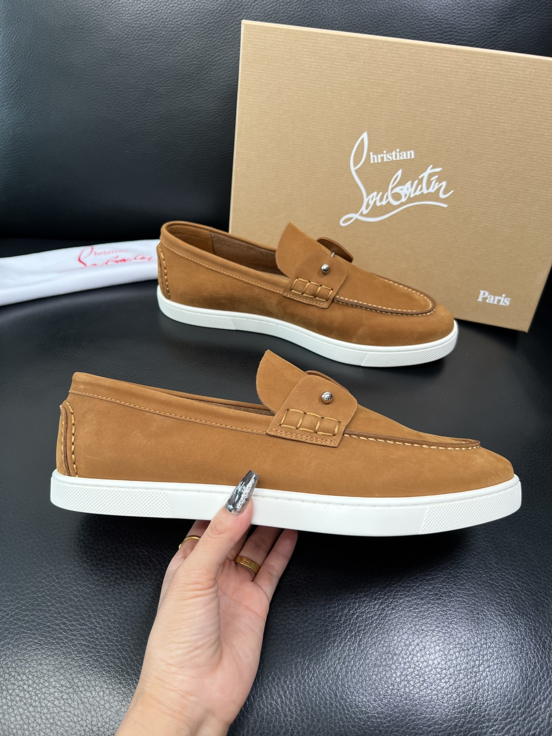 christian louboutin 高品质 顶级工艺品 CL红底 专柜同步原厂配置，意大利进口牛皮面