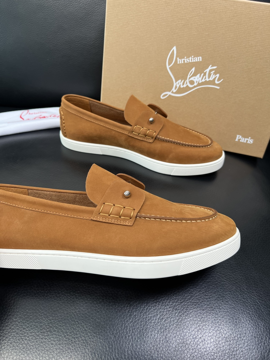 christian louboutin 高品质 顶级工艺品 CL红底 专柜同步原厂配置，意大利进口牛皮面