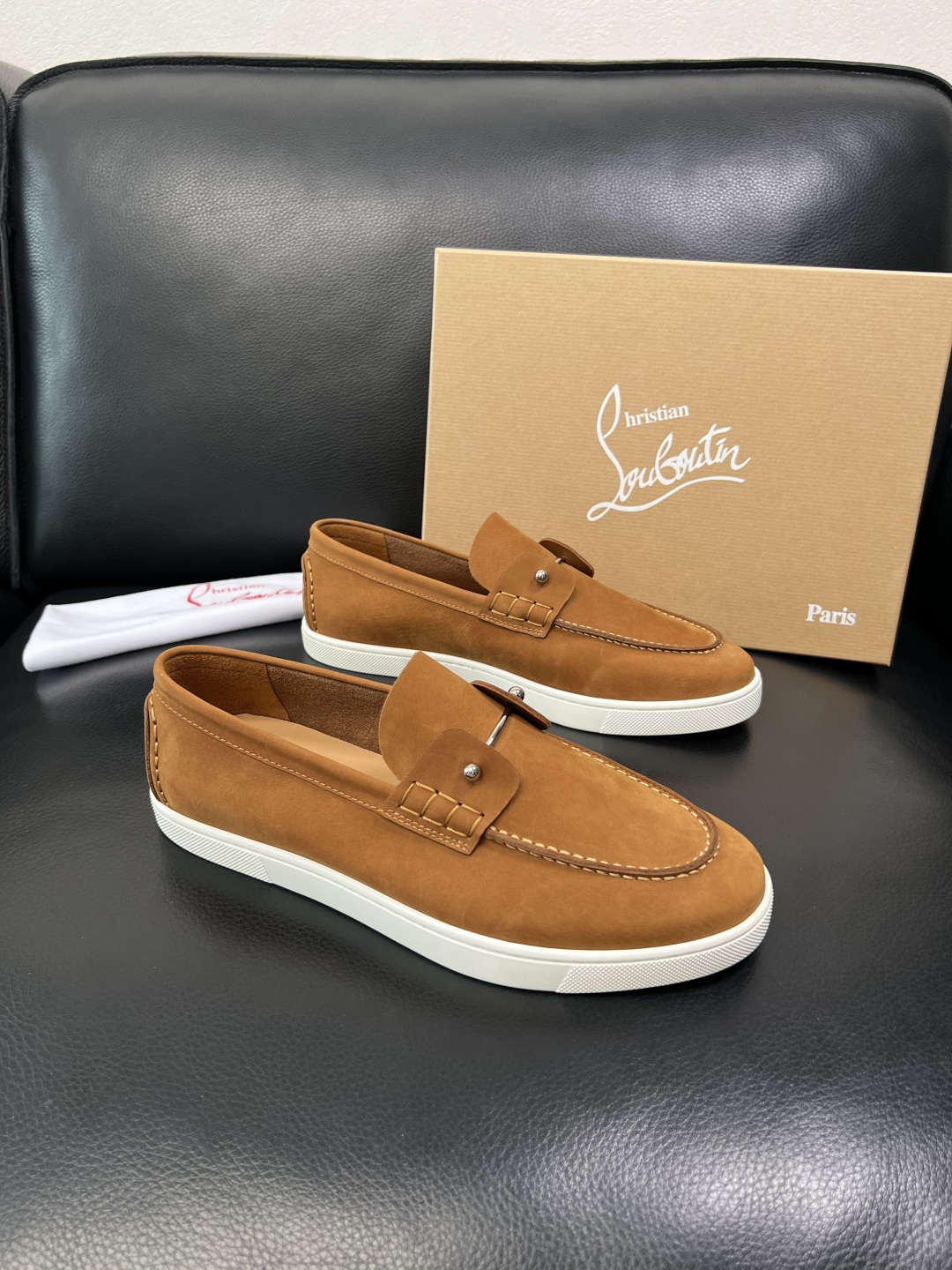 christian louboutin 高品质 顶级工艺品 CL红底 专柜同步原厂配置，意大利进口牛皮面