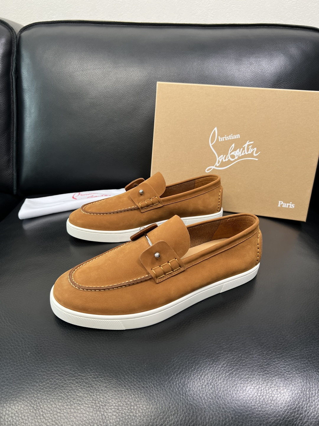 christian louboutin 高品质 顶级工艺品 CL红底 专柜同步原厂配置，意大利进口牛皮面