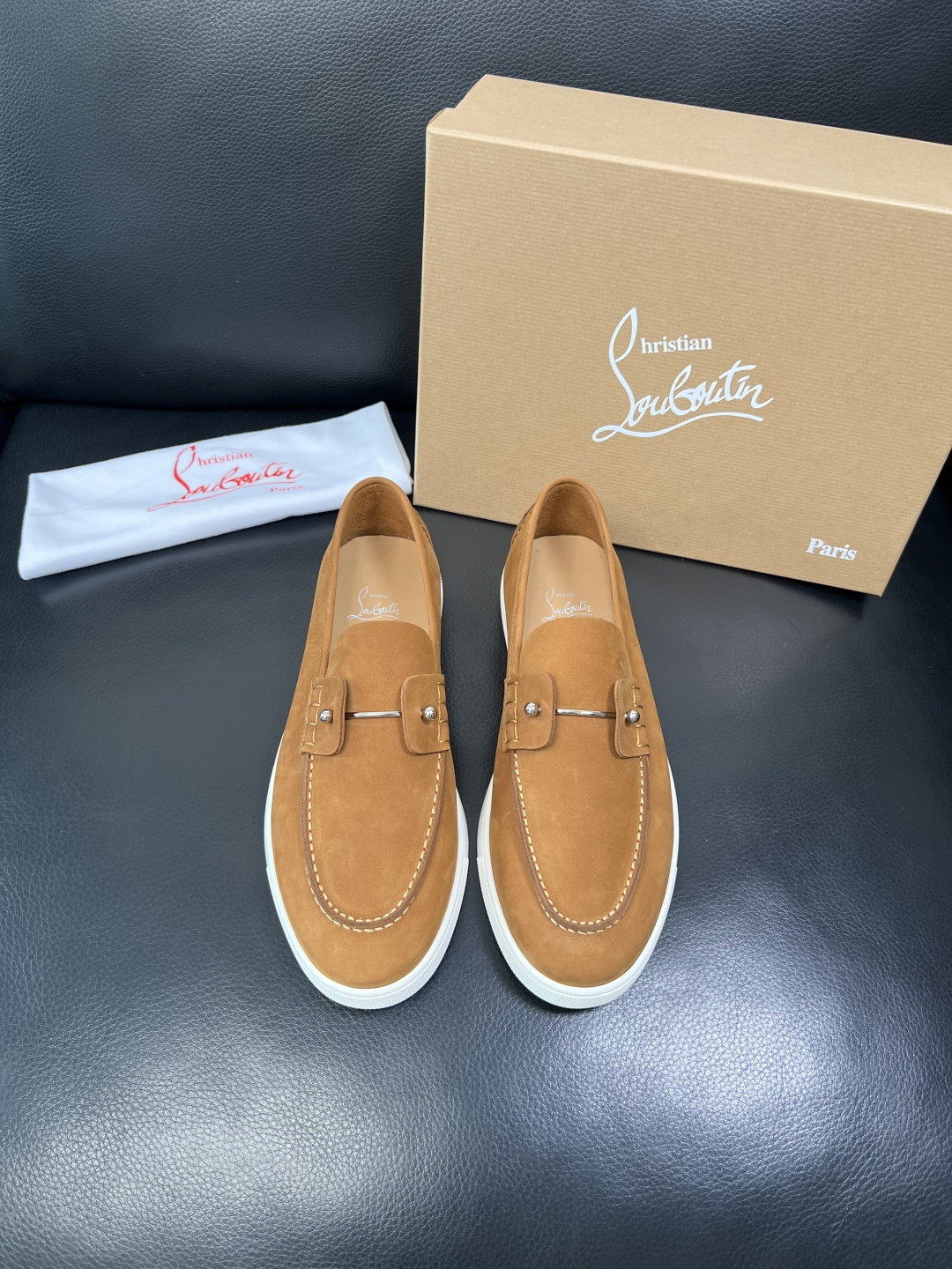 christian louboutin 高品质 顶级工艺品 CL红底 专柜同步原厂配置，意大利进口牛皮面