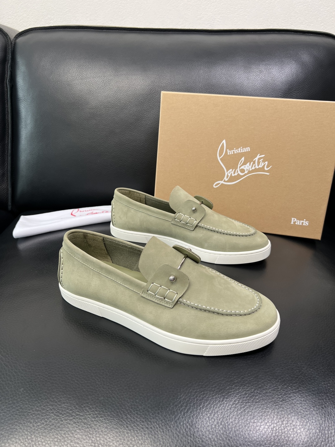 christian louboutin 高品质 顶级工艺品 CL红底 专柜同步原厂配置，意大利进口牛皮面