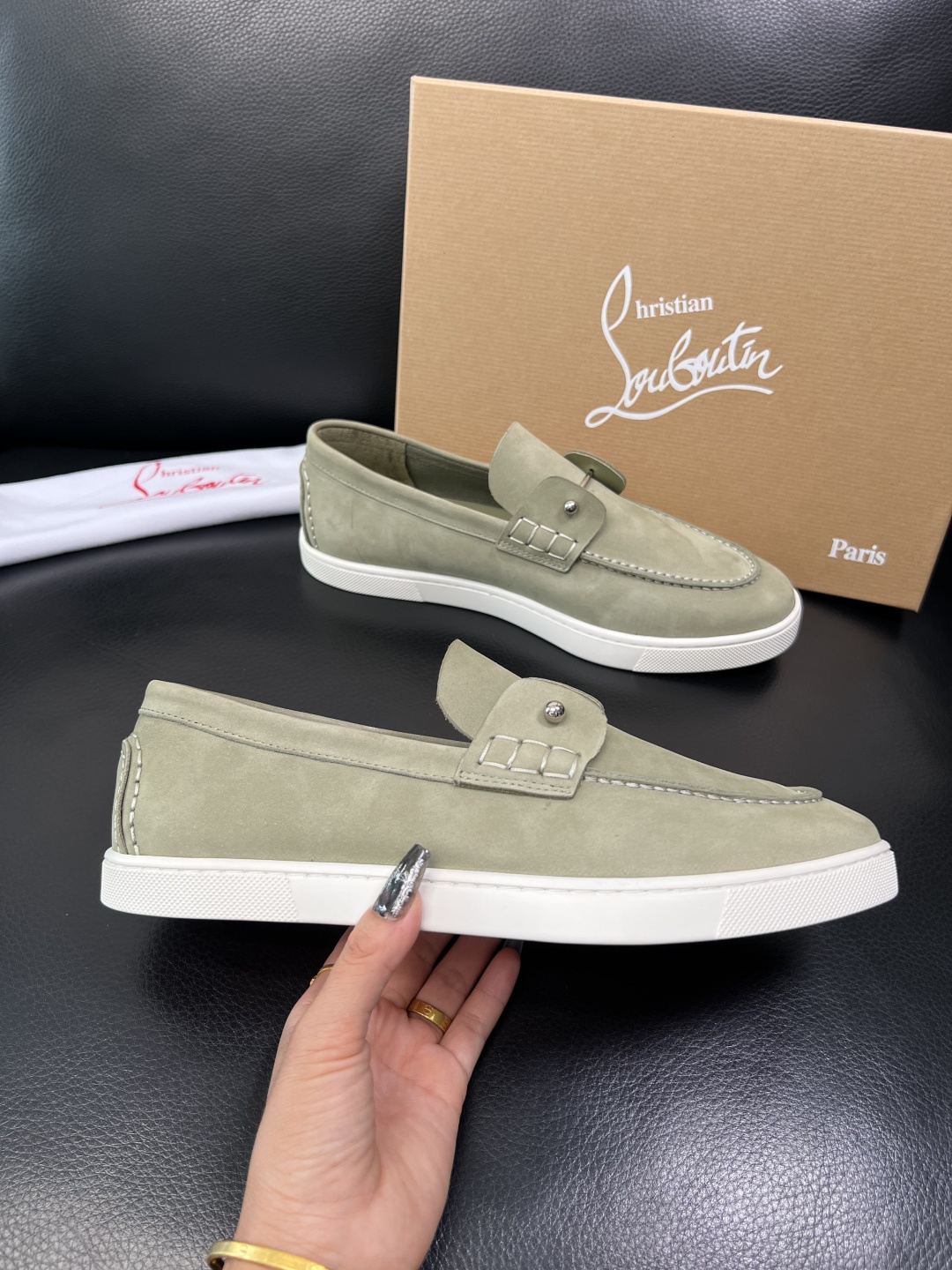 christian louboutin 高品质 顶级工艺品 CL红底 专柜同步原厂配置，意大利进口牛皮面