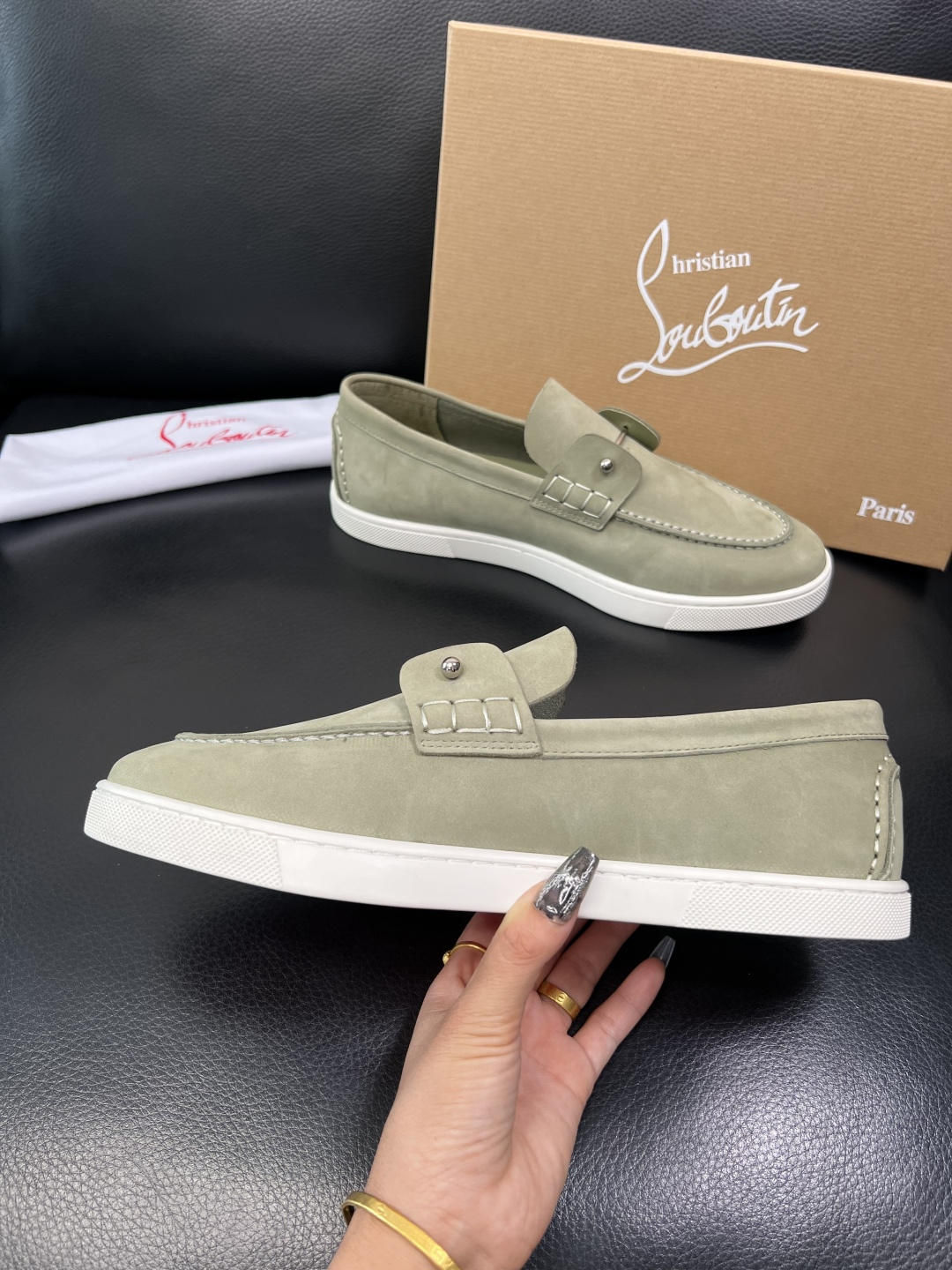 christian louboutin 高品质 顶级工艺品 CL红底 专柜同步原厂配置，意大利进口牛皮面