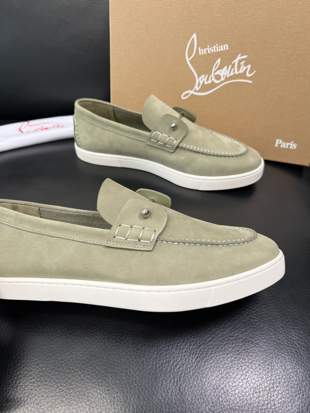 christian louboutin 高品质 顶级工艺品 CL红底 专柜同步原厂配置，意大利进口牛皮面