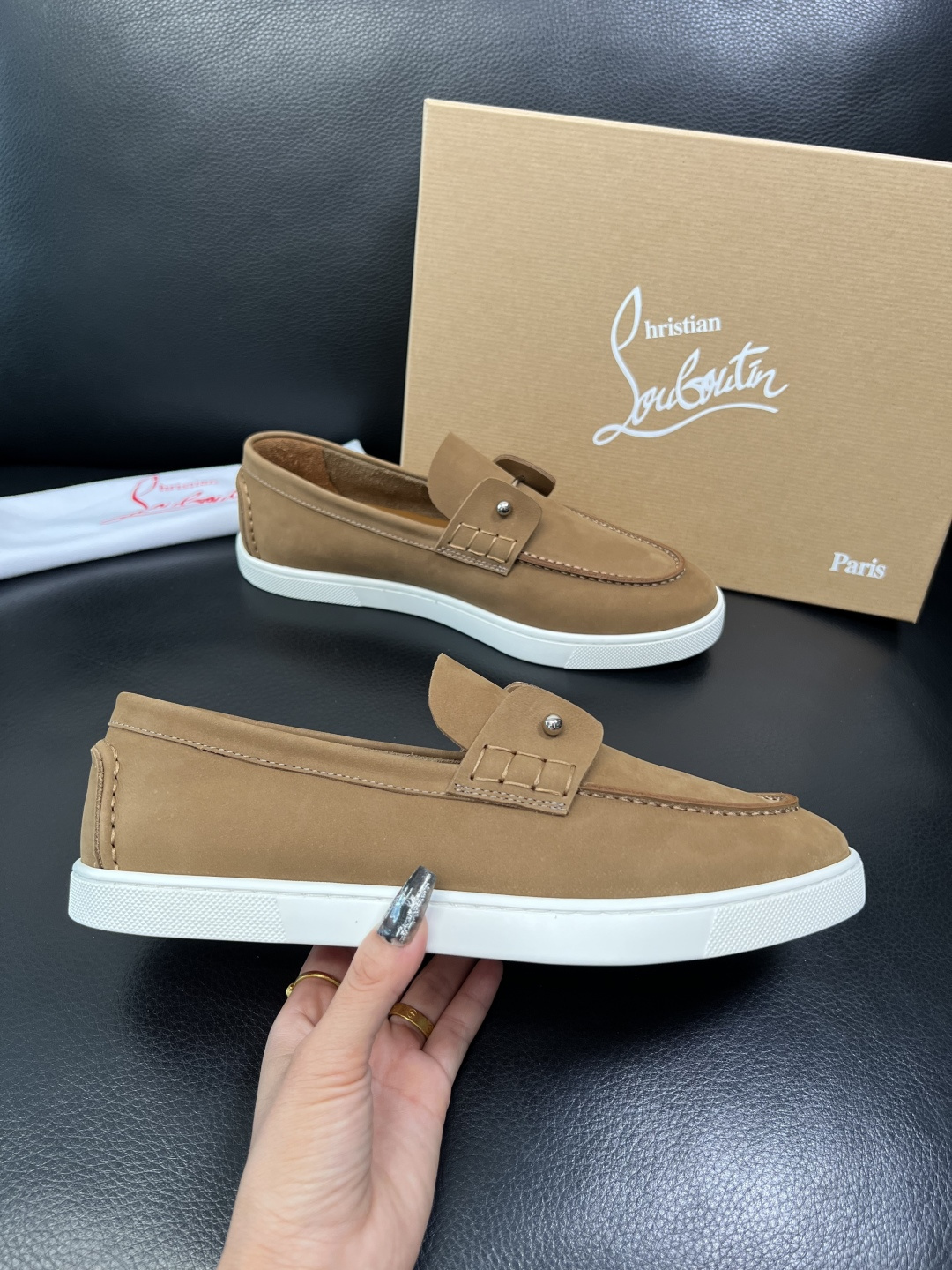 christian louboutin 高品质 顶级工艺品 CL红底 专柜同步原厂配置，意大利进口牛皮面