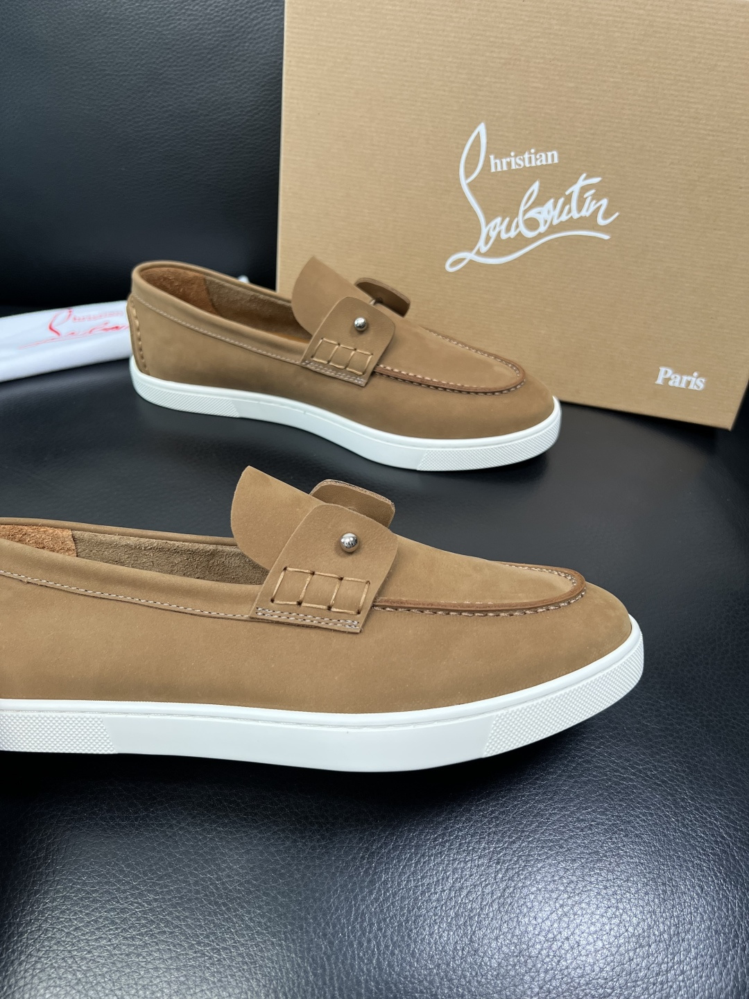 christian louboutin 高品质 顶级工艺品 CL红底 专柜同步原厂配置，意大利进口牛皮面