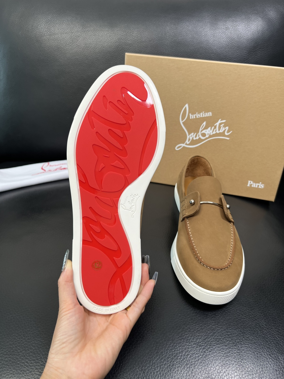 christian louboutin 高品质 顶级工艺品 CL红底 专柜同步原厂配置，意大利进口牛皮面
