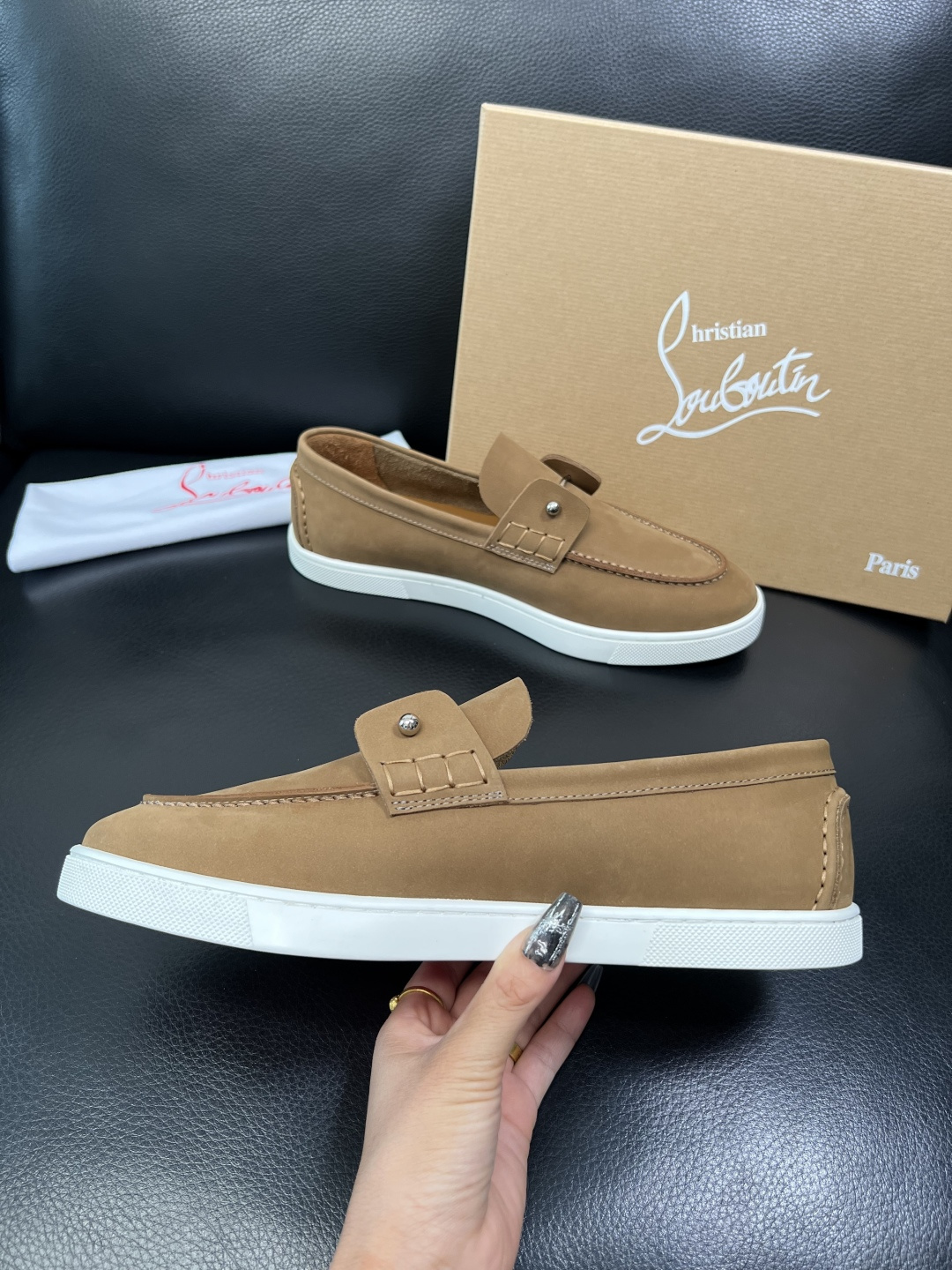 christian louboutin 高品质 顶级工艺品 CL红底 专柜同步原厂配置，意大利进口牛皮面