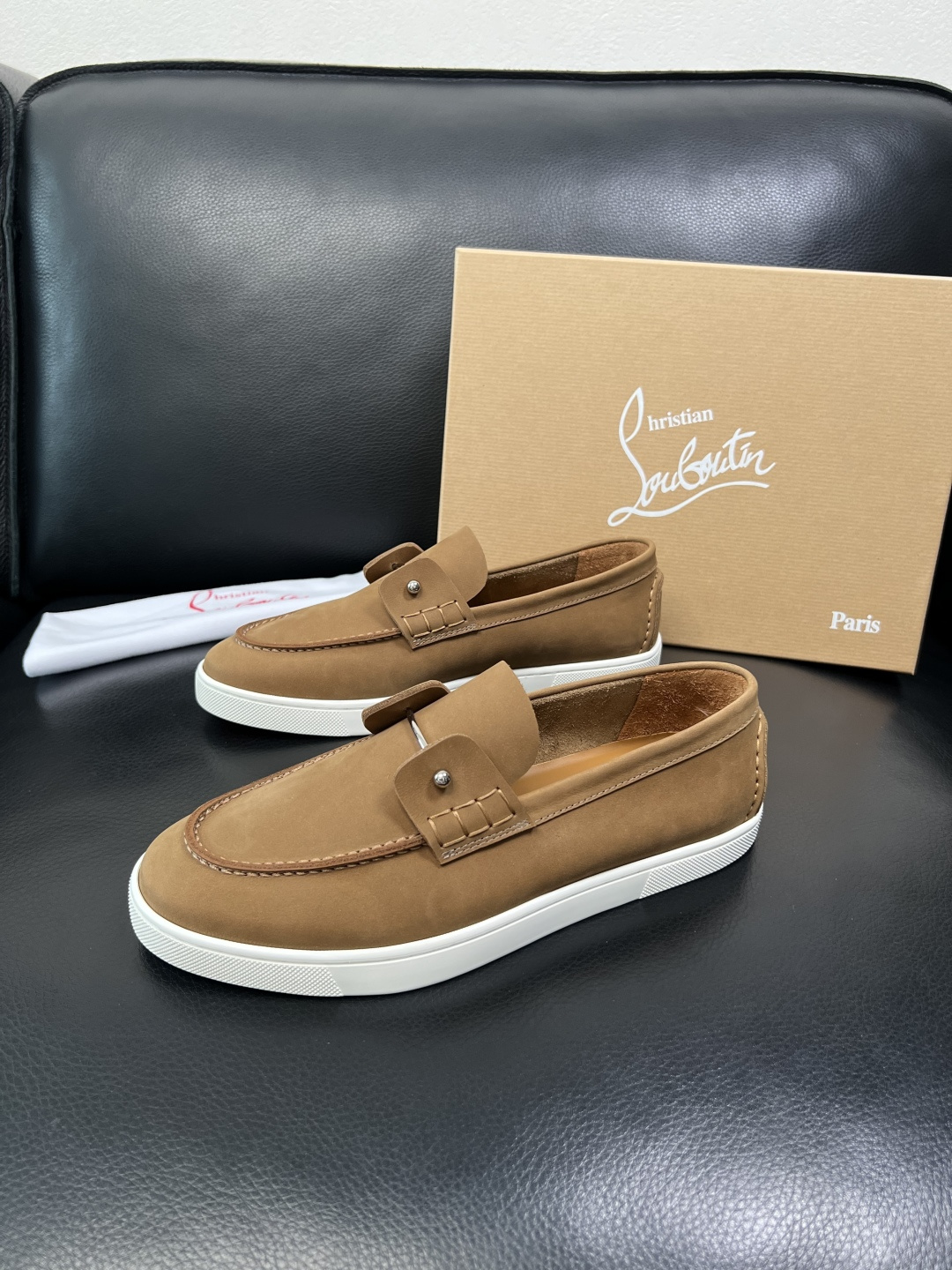 christian louboutin 高品质 顶级工艺品 CL红底 专柜同步原厂配置，意大利进口牛皮面