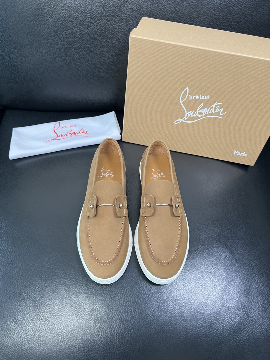 christian louboutin 高品质 顶级工艺品 CL红底 专柜同步原厂配置，意大利进口牛皮面