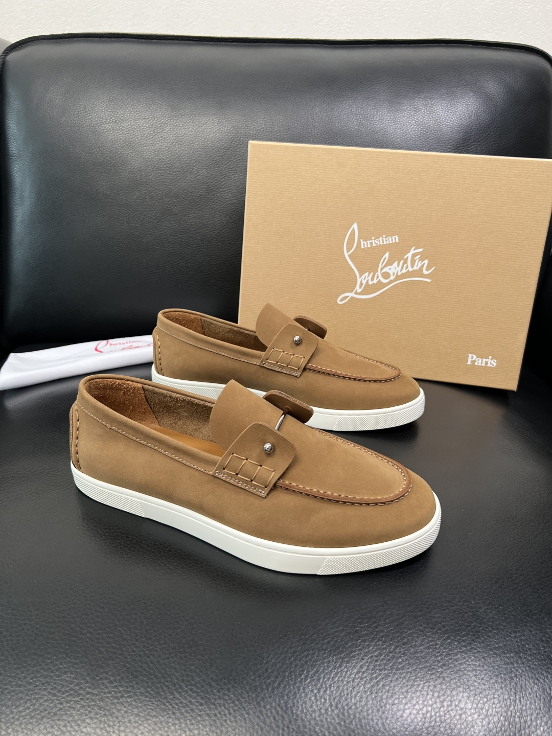 christian louboutin 高品质 顶级工艺品 CL红底 专柜同步原厂配置，意大利进口牛皮面