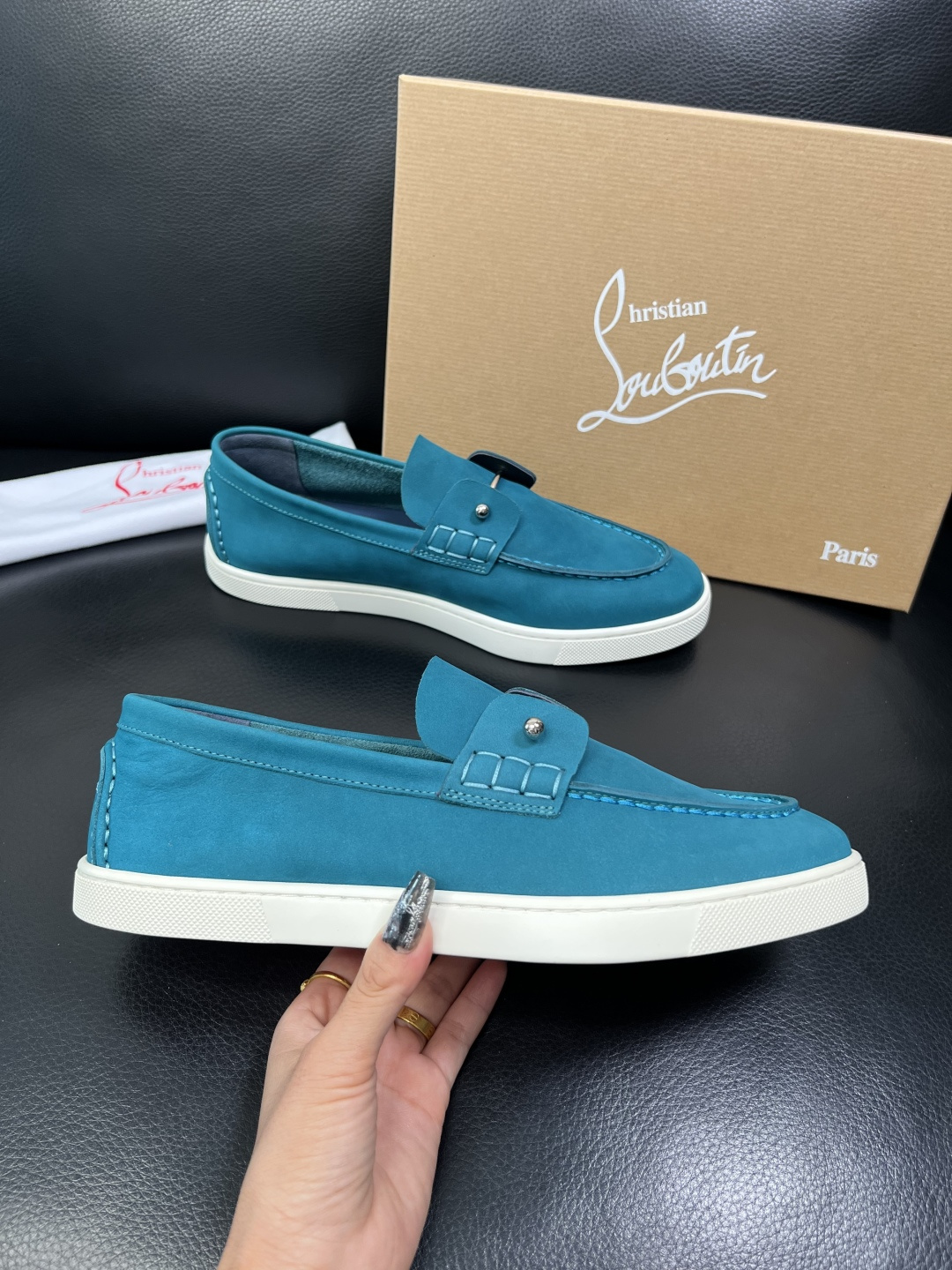 christian louboutin 高品质 顶级工艺品 CL红底 专柜同步原厂配置，意大利进口牛皮面