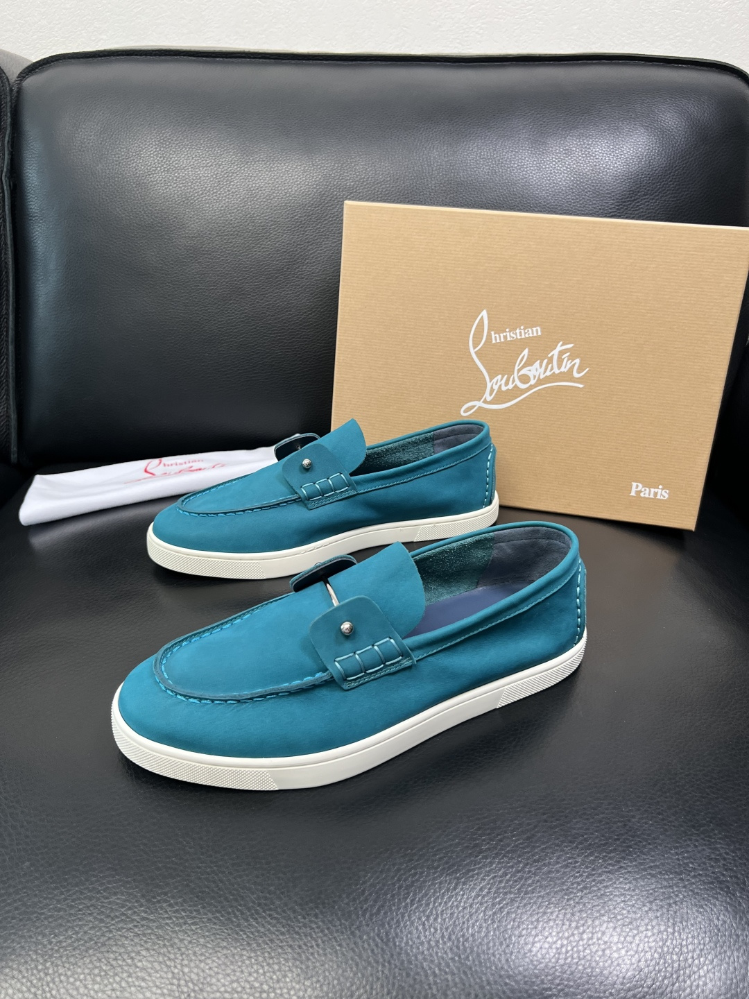 christian louboutin 高品质 顶级工艺品 CL红底 专柜同步原厂配置，意大利进口牛皮面