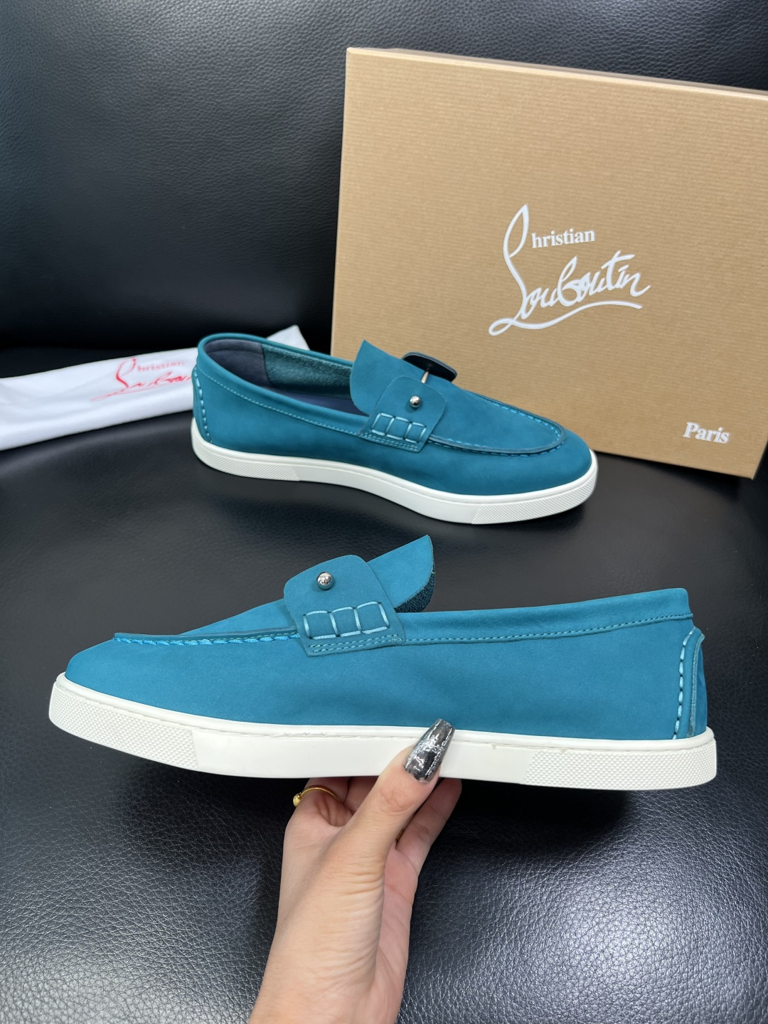 christian louboutin 高品质 顶级工艺品 CL红底 专柜同步原厂配置，意大利进口牛皮面