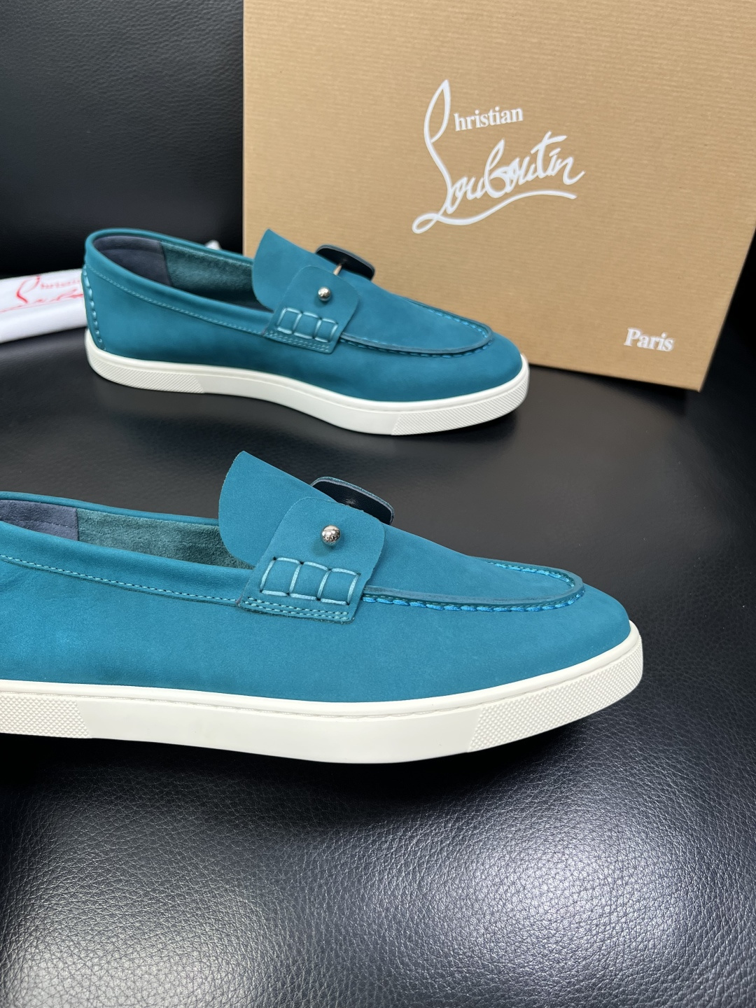 christian louboutin 高品质 顶级工艺品 CL红底 专柜同步原厂配置，意大利进口牛皮面