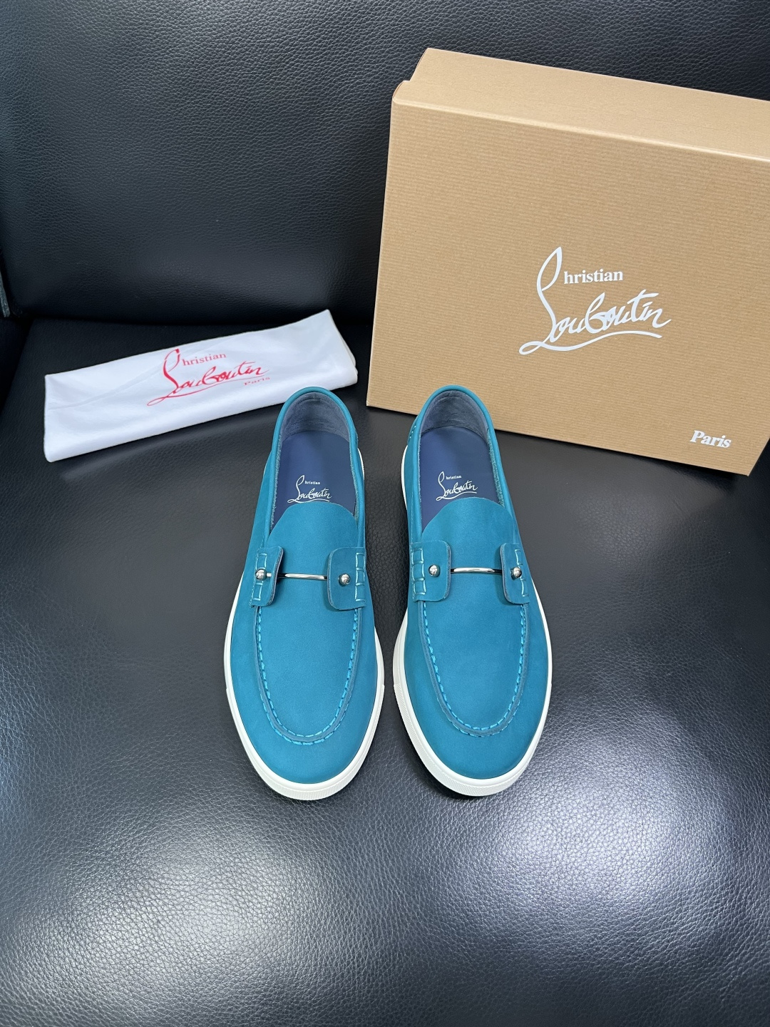 christian louboutin 高品质 顶级工艺品 CL红底 专柜同步原厂配置，意大利进口牛皮面