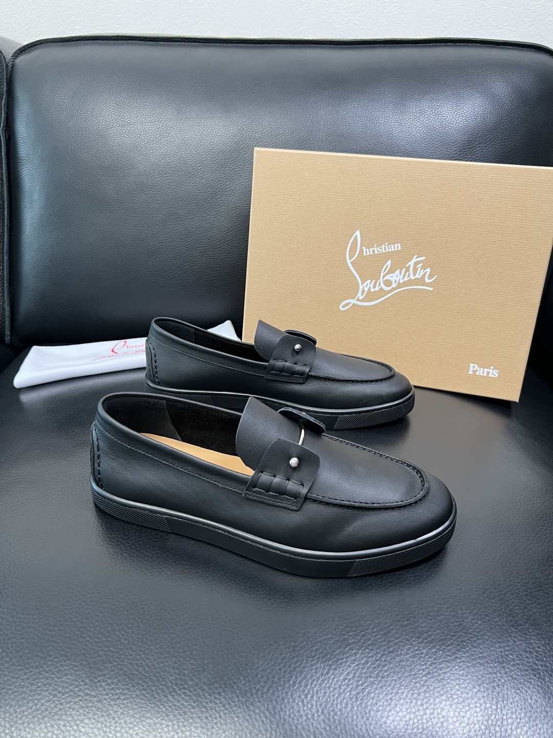 christian louboutin 高品质 顶级工艺品 CL红底 专柜同步原厂配置，意大利进口牛皮面