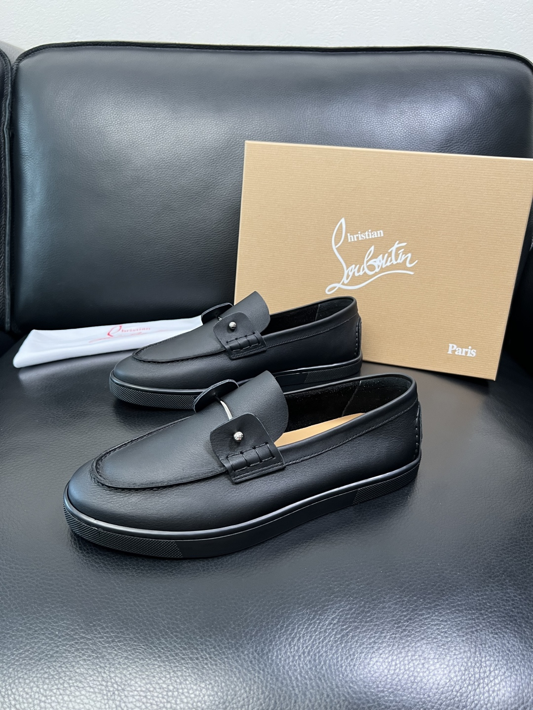 christian louboutin 高品质 顶级工艺品 CL红底 专柜同步原厂配置，意大利进口牛皮面