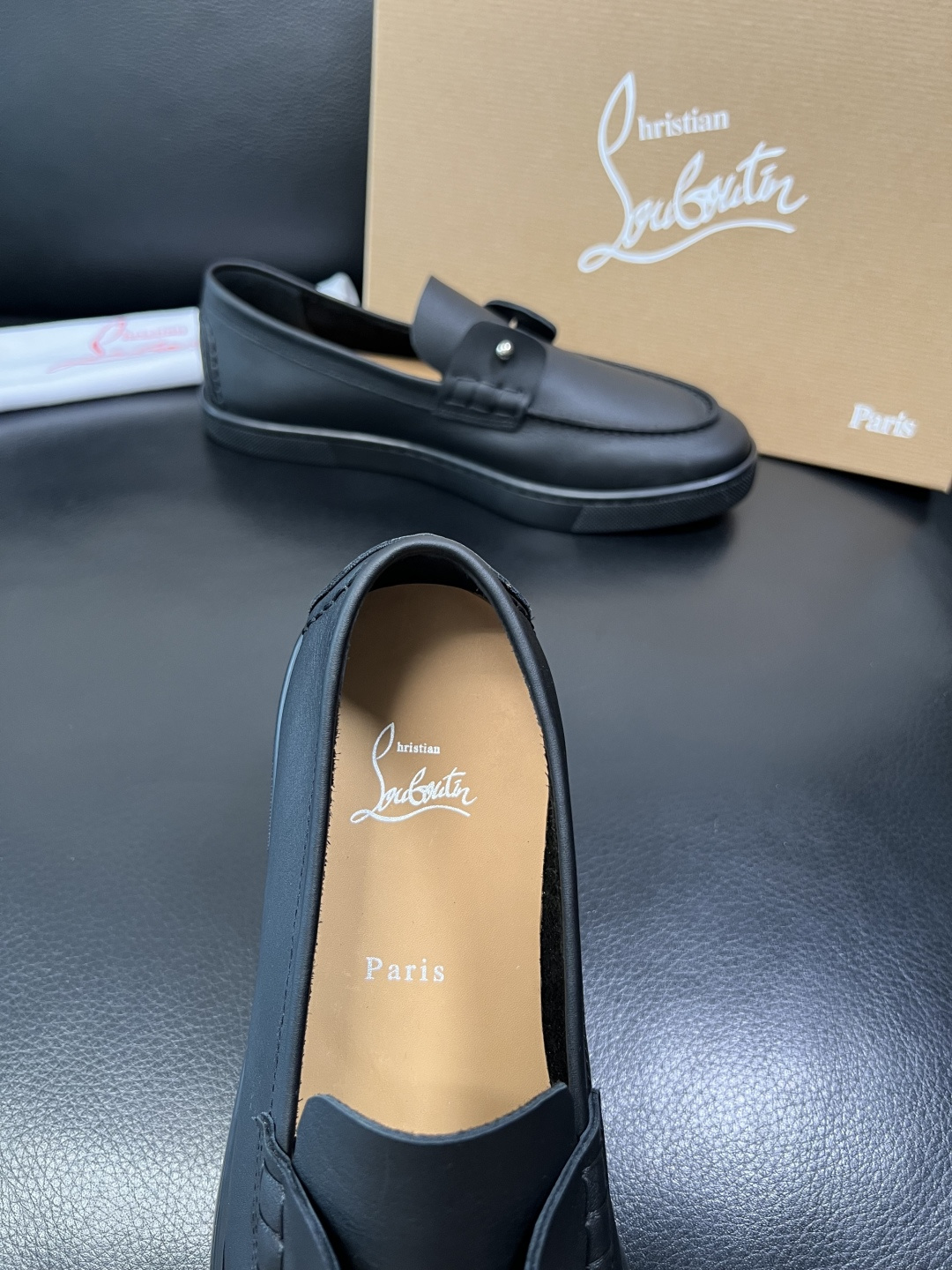 christian louboutin 高品质 顶级工艺品 CL红底 专柜同步原厂配置，意大利进口牛皮面