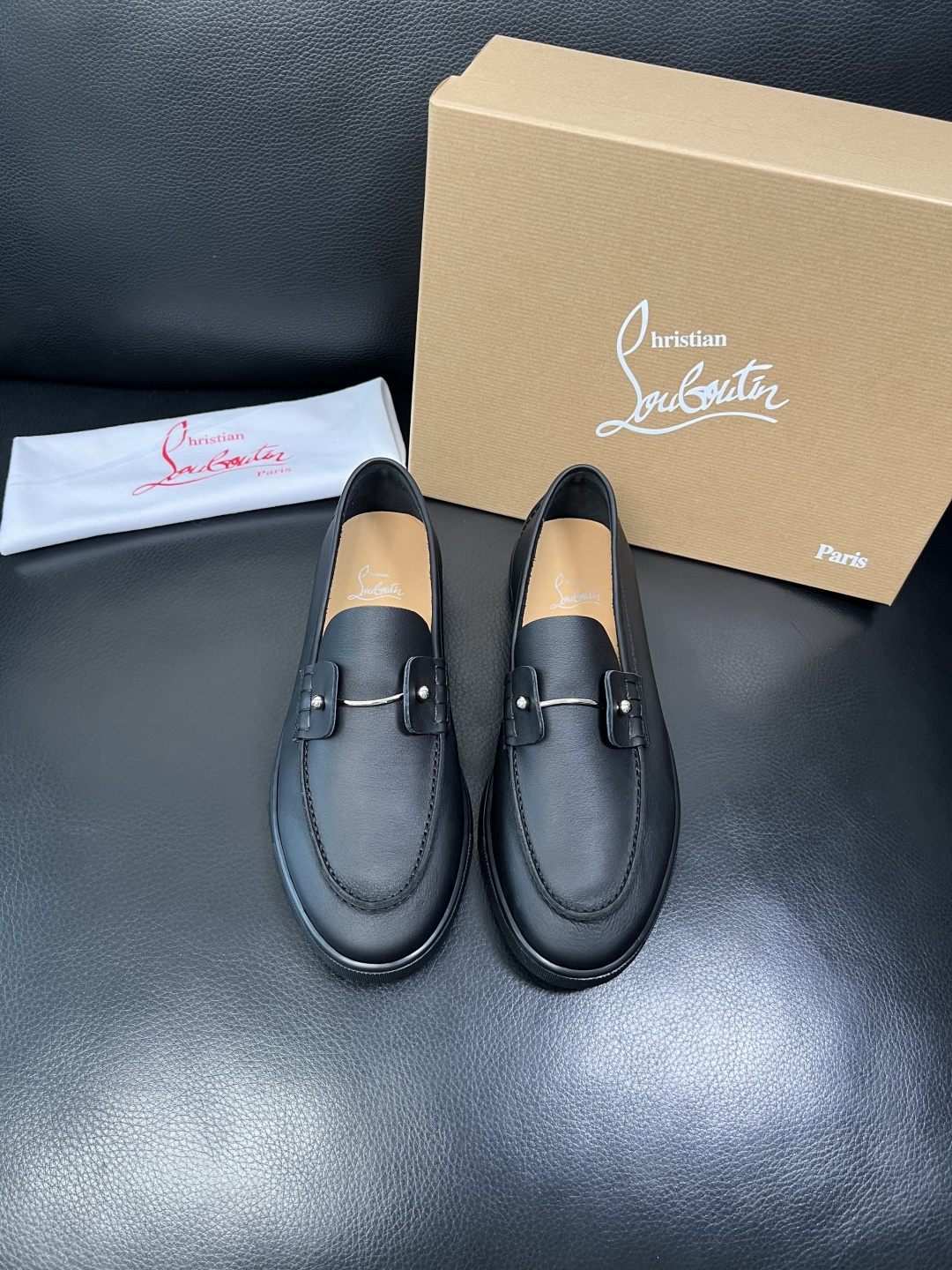 christian louboutin 高品质 顶级工艺品 CL红底 专柜同步原厂配置，意大利进口牛皮面