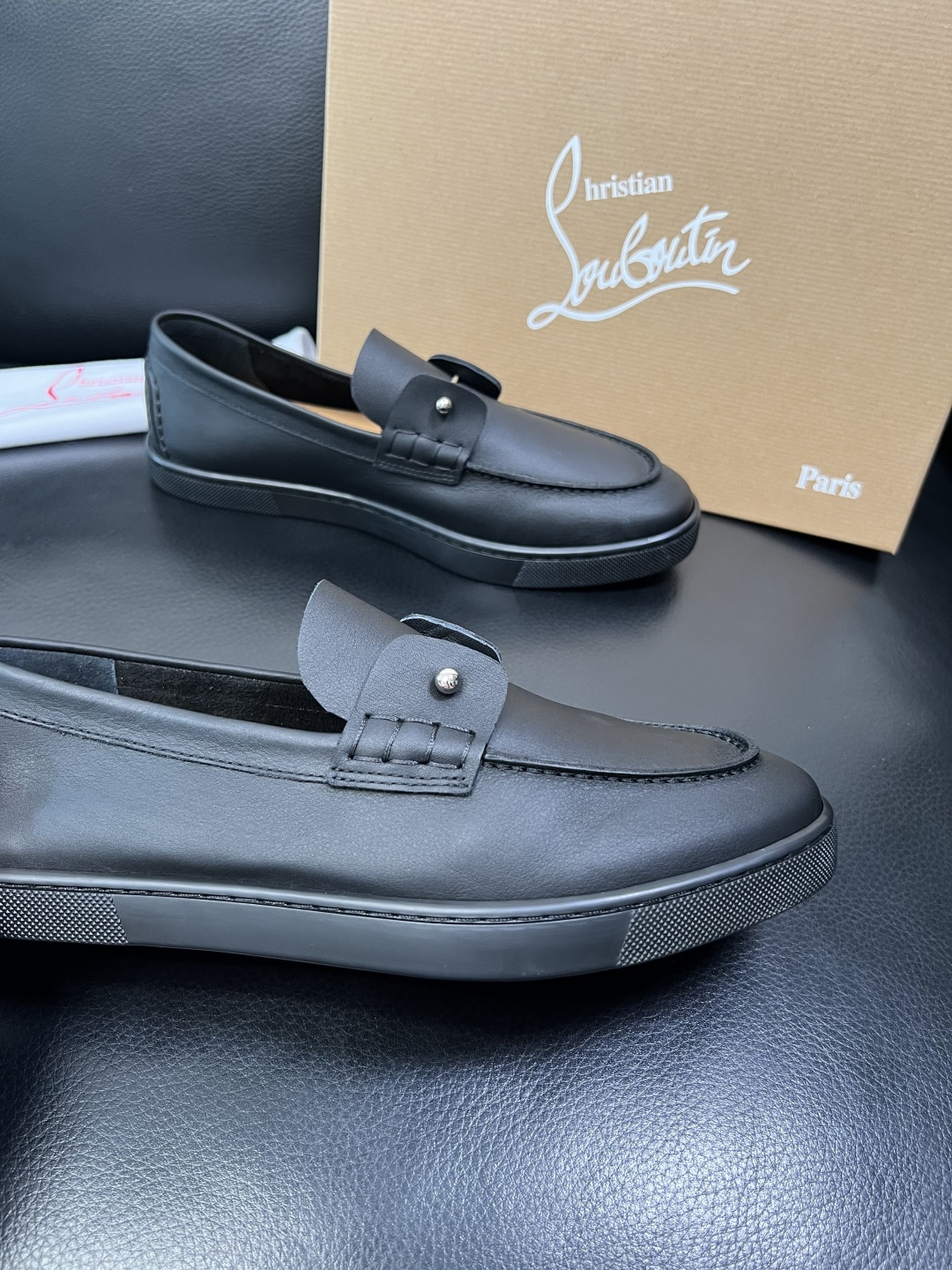 christian louboutin 高品质 顶级工艺品 CL红底 专柜同步原厂配置，意大利进口牛皮面