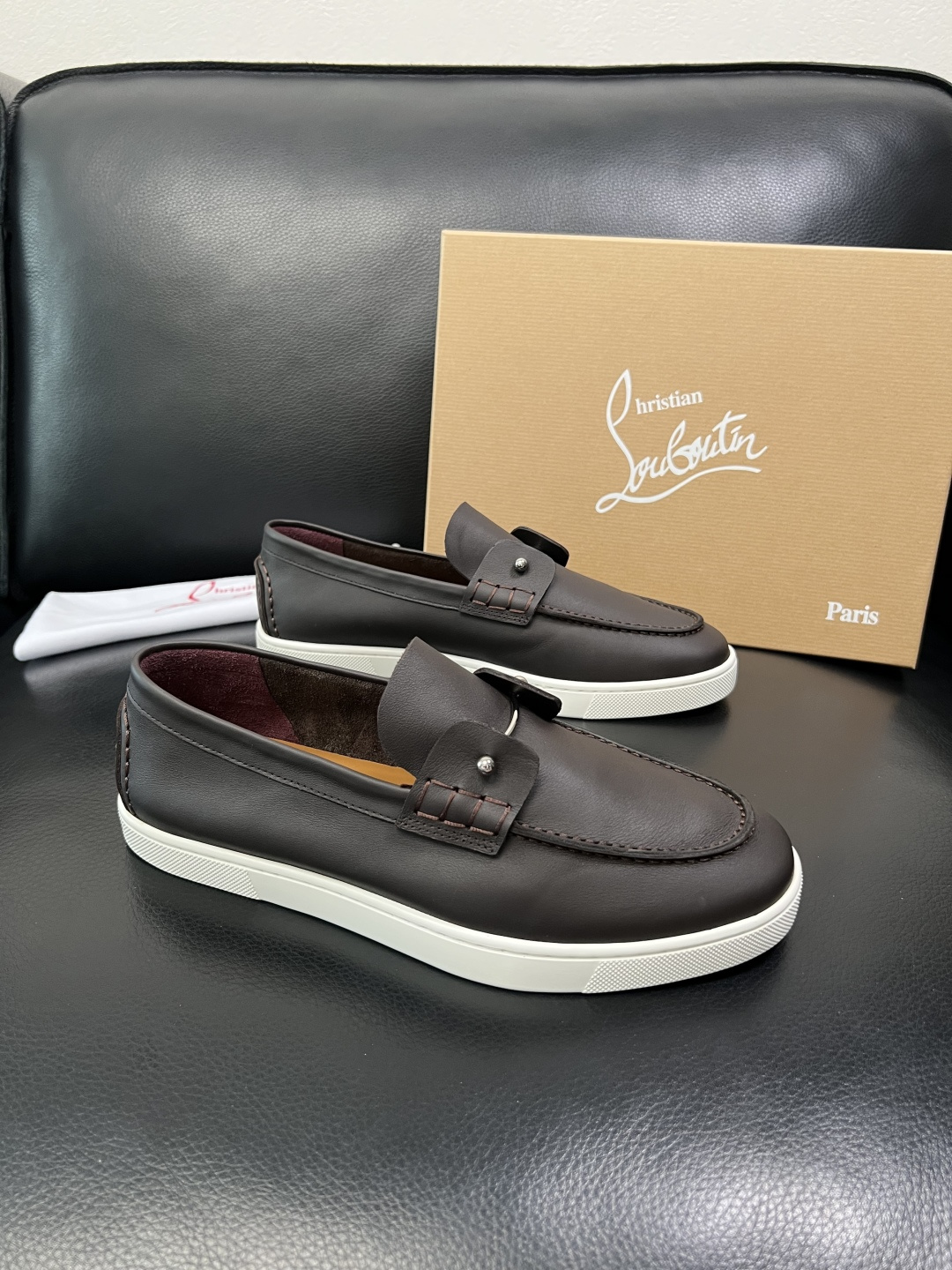 christian louboutin 高品质 顶级工艺品 CL红底 专柜同步原厂配置，意大利进口牛皮面