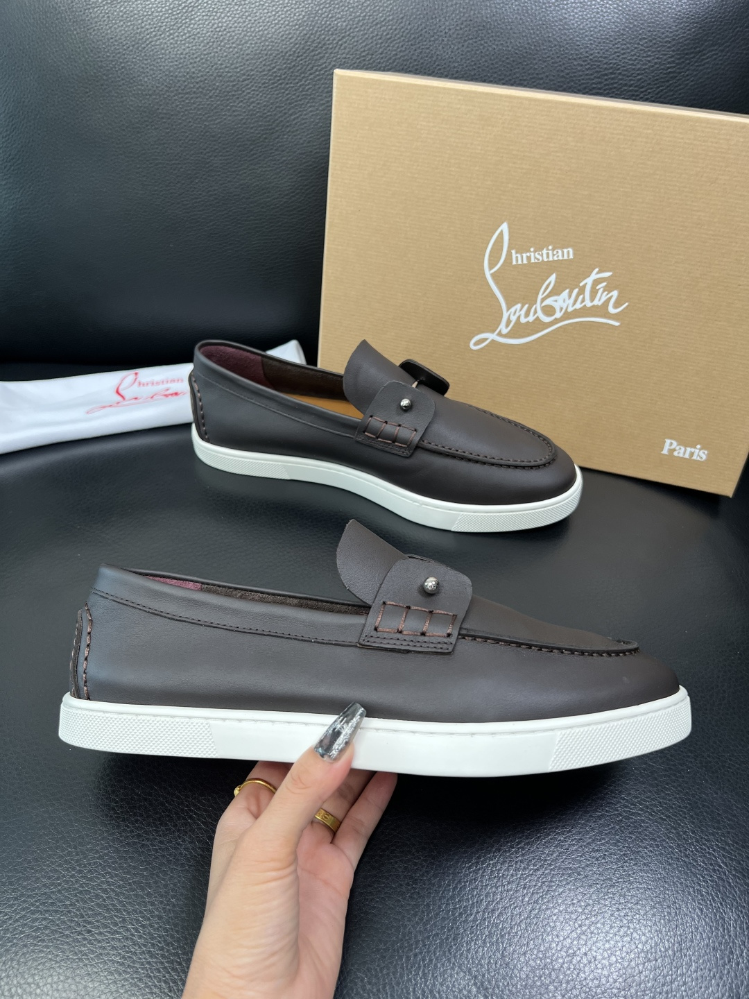 christian louboutin 高品质 顶级工艺品 CL红底 专柜同步原厂配置，意大利进口牛皮面