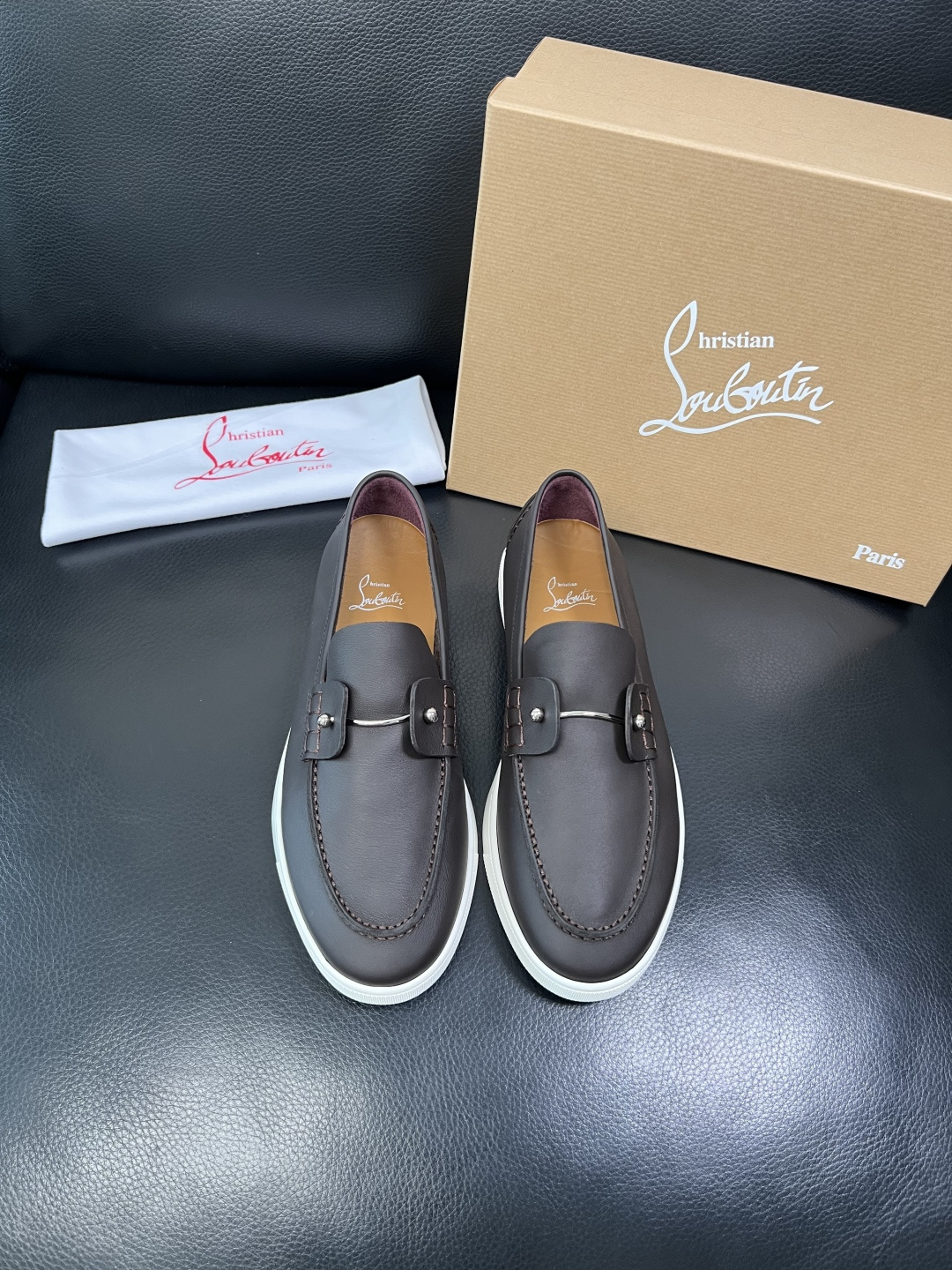 christian louboutin 高品质 顶级工艺品 CL红底 专柜同步原厂配置，意大利进口牛皮面