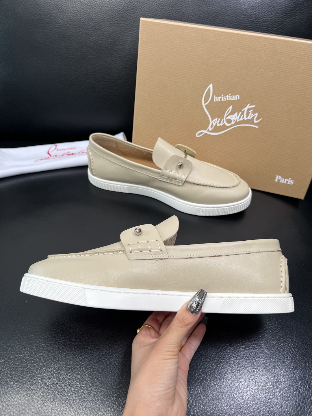 christian louboutin 高品质 顶级工艺品 CL红底 专柜同步原厂配置，意大利进口牛皮面