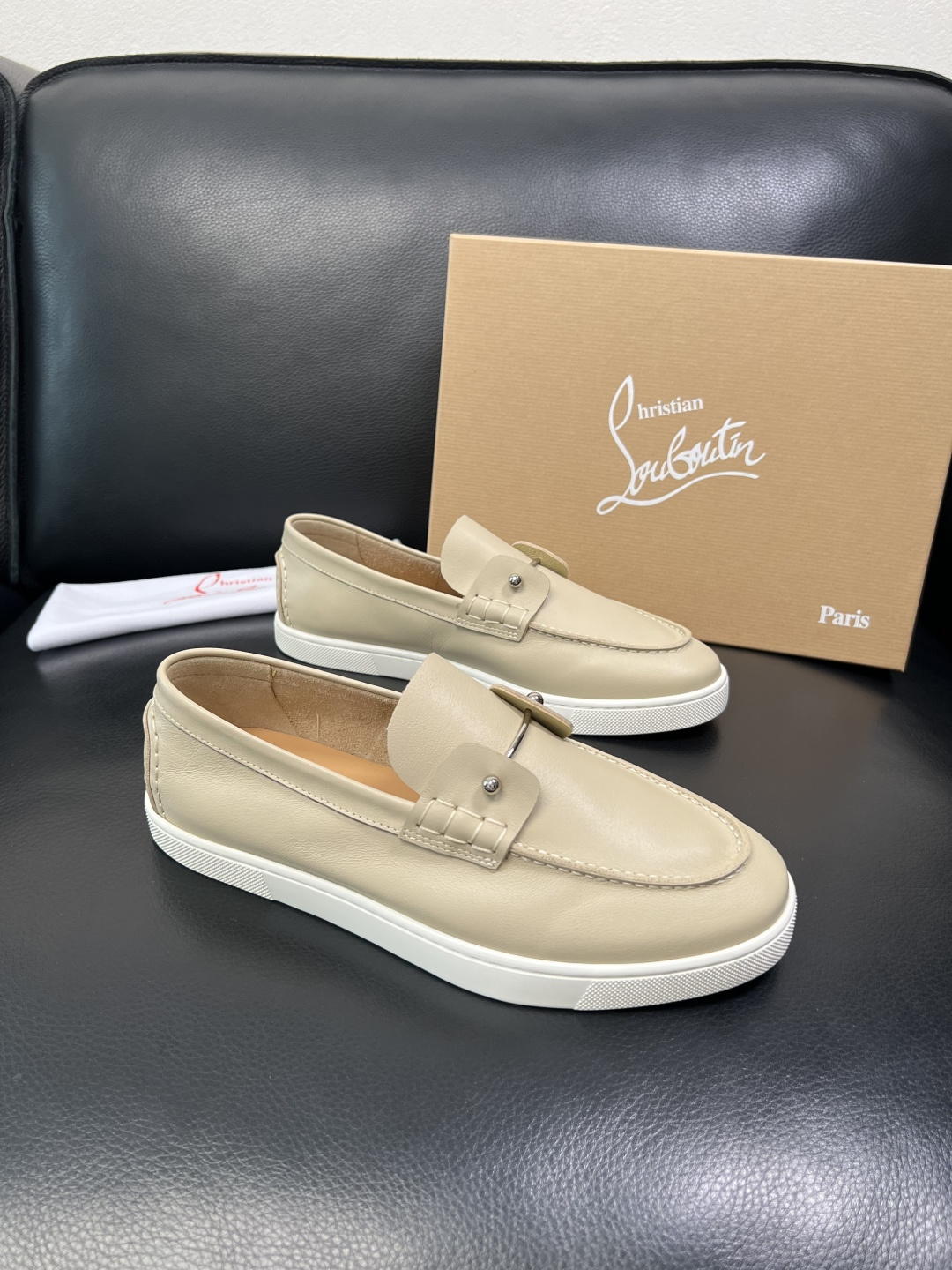 christian louboutin 高品质 顶级工艺品 CL红底 专柜同步原厂配置，意大利进口牛皮面