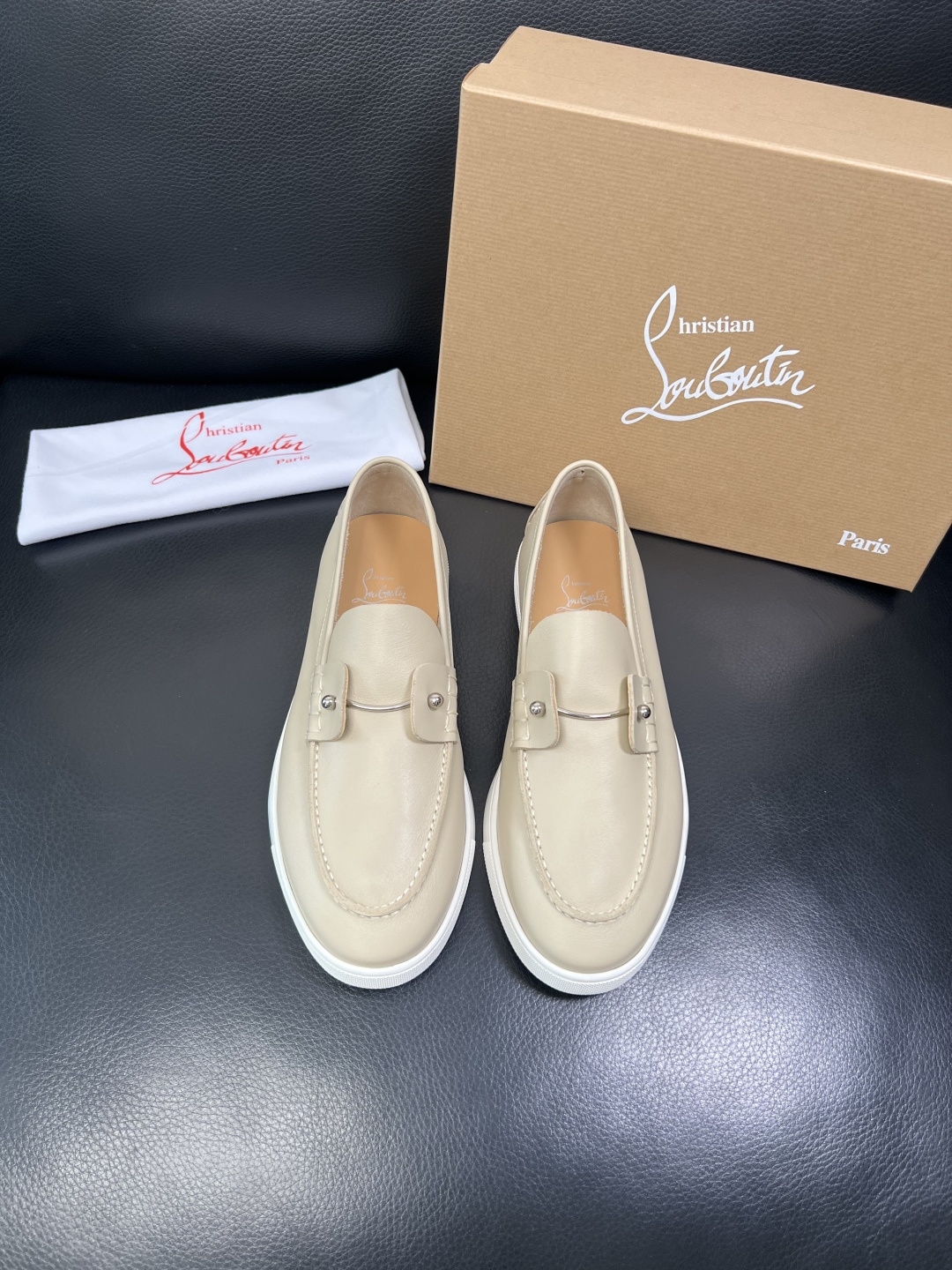 christian louboutin 高品质 顶级工艺品 CL红底 专柜同步原厂配置，意大利进口牛皮面