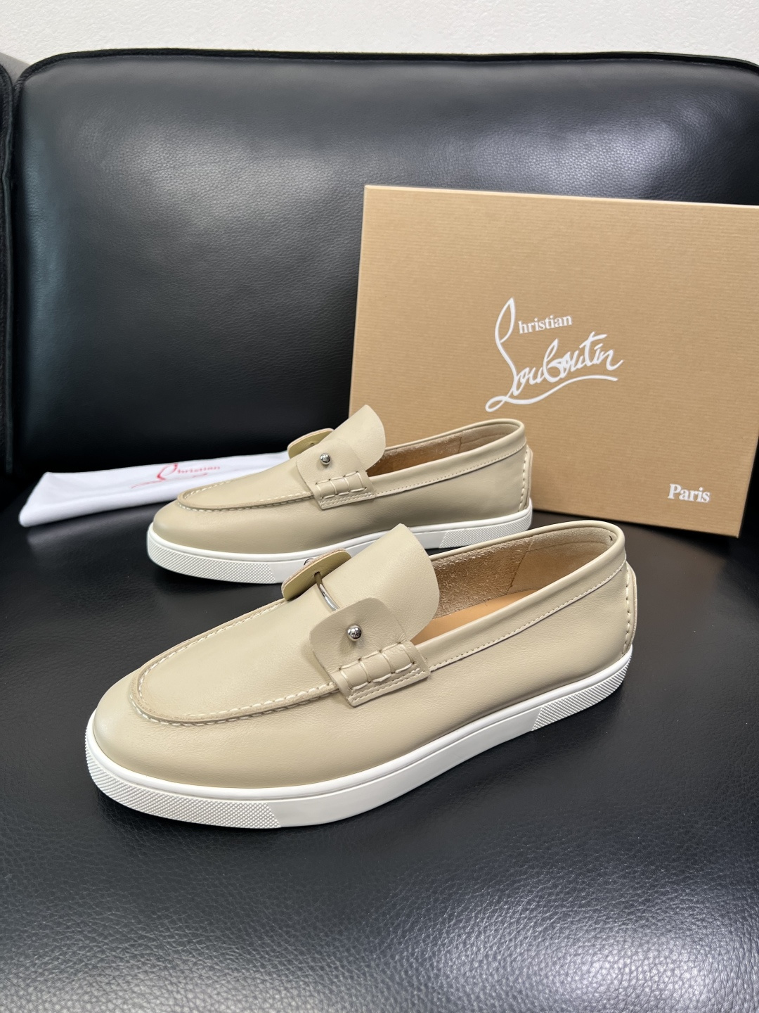 christian louboutin 高品质 顶级工艺品 CL红底 专柜同步原厂配置，意大利进口牛皮面