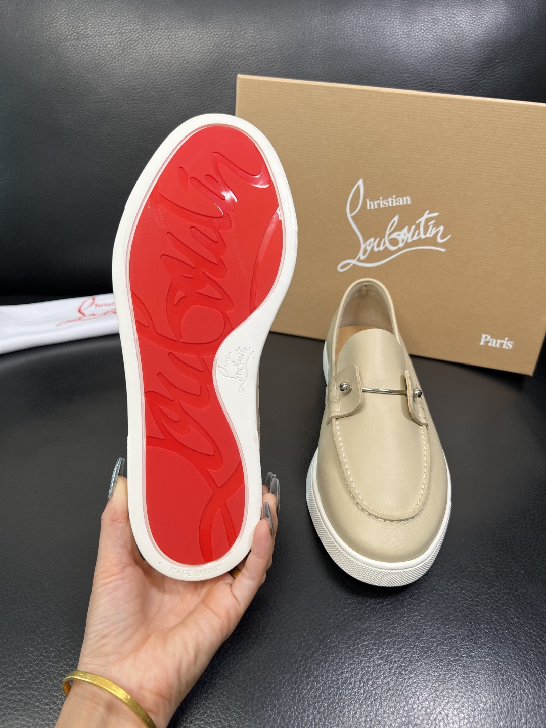 christian louboutin 高品质 顶级工艺品 CL红底 专柜同步原厂配置，意大利进口牛皮面
